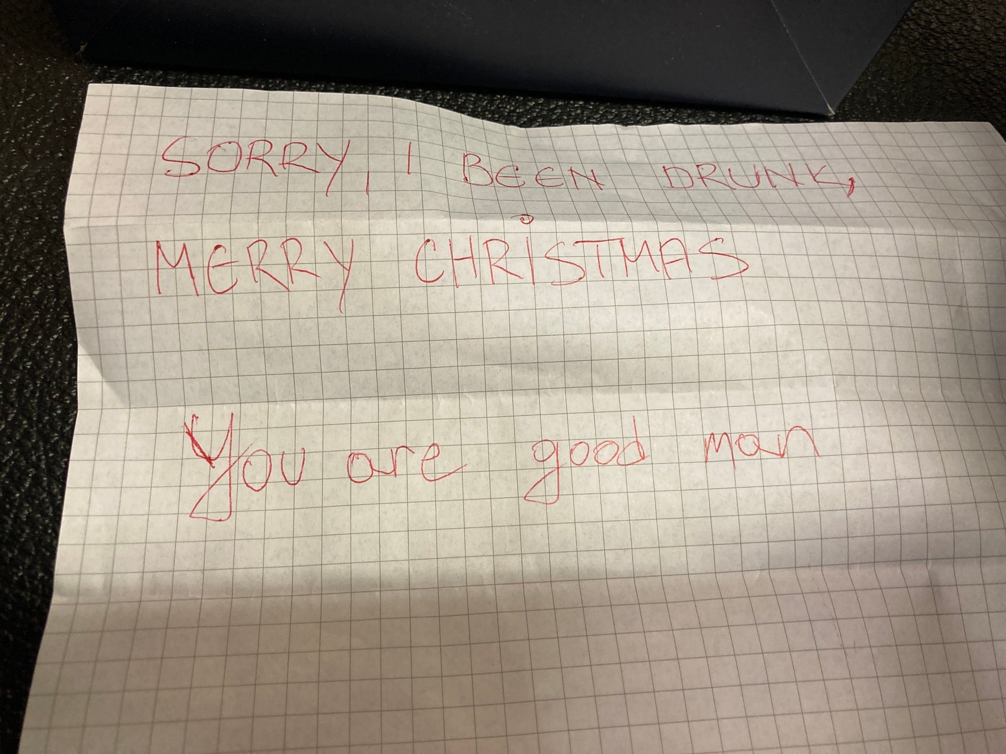 O suposto roubo devolveu os bandolins com uma nota de desculpas que dizia: 