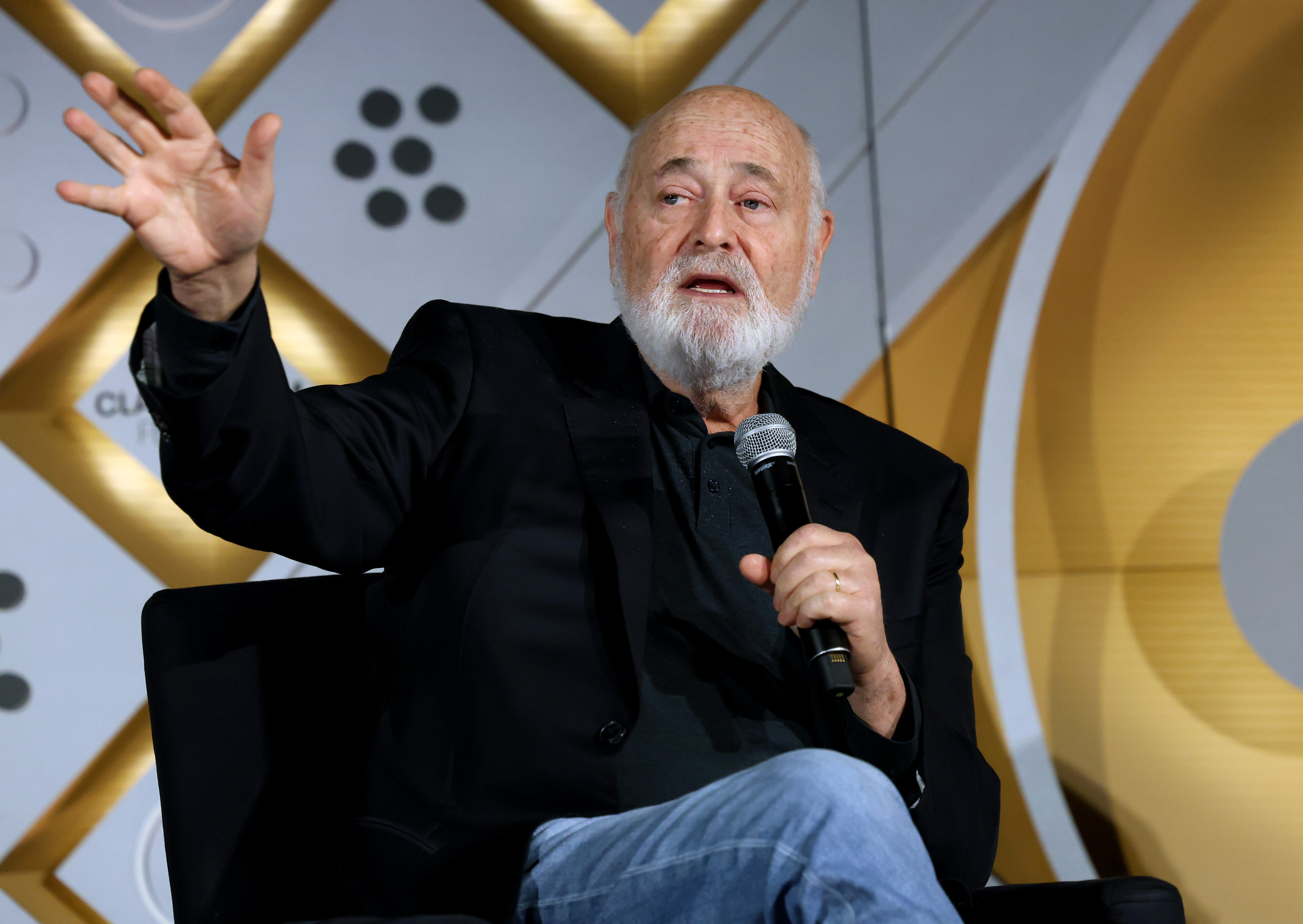 Rob Reiner é conhecido por dirigir filmes icônicos, como When Harry Met Sally, A Few Good Men e The Princess Bride.
