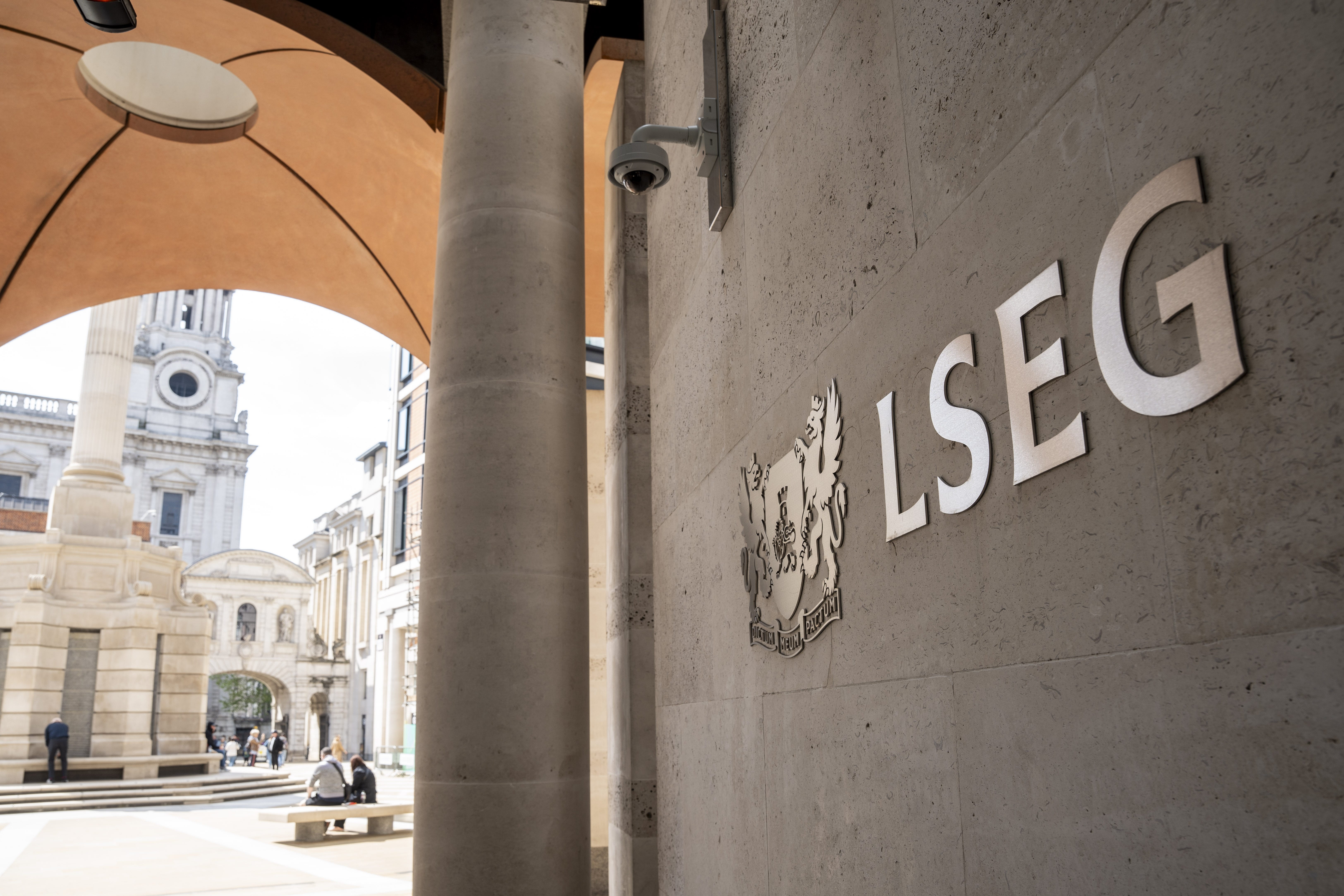 London’s stock markets have staged a rebound with a late spurt in activity