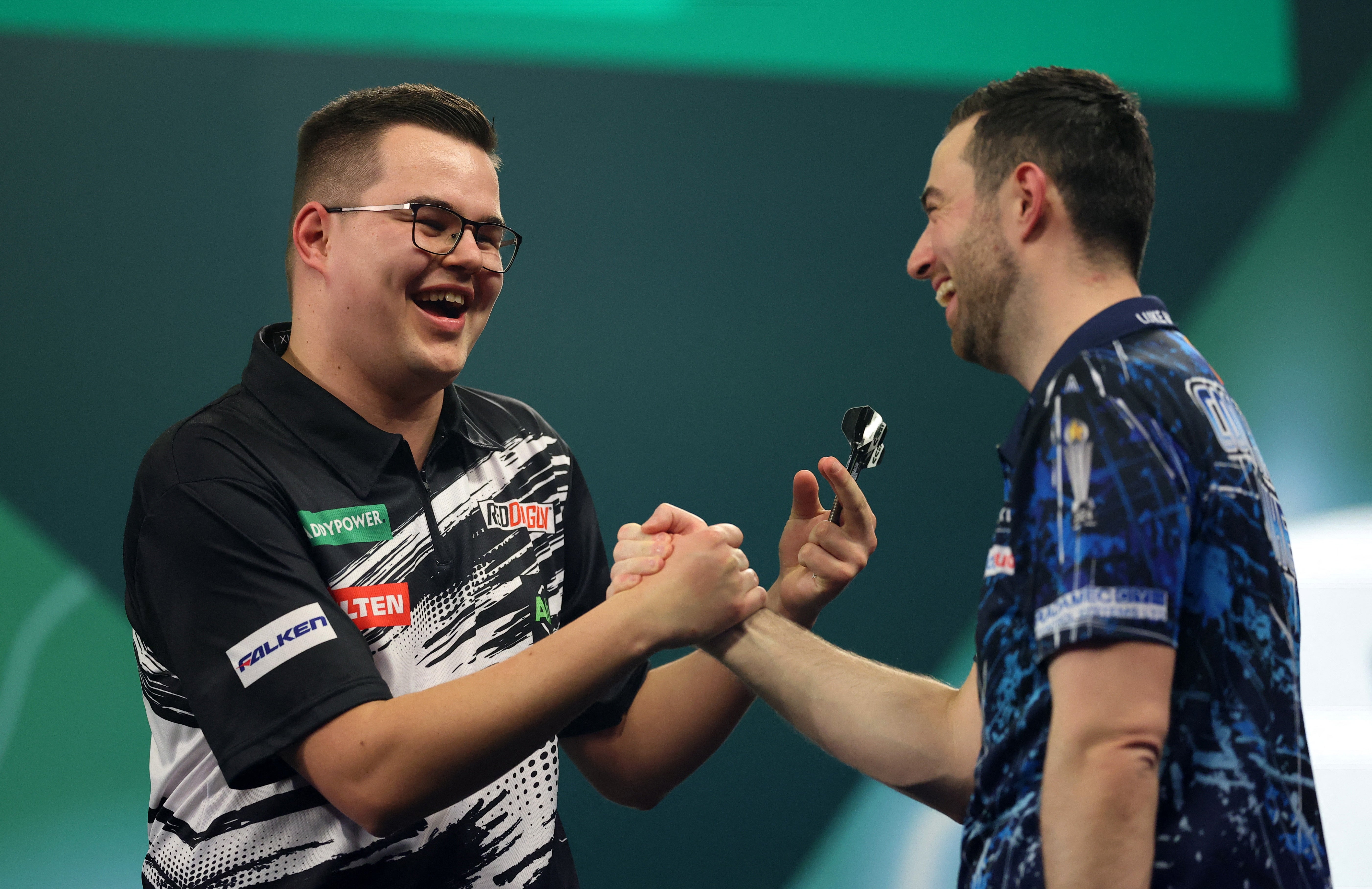 Gian van Veen shakes hands with Luke Humphries after winning their quarter-final match
