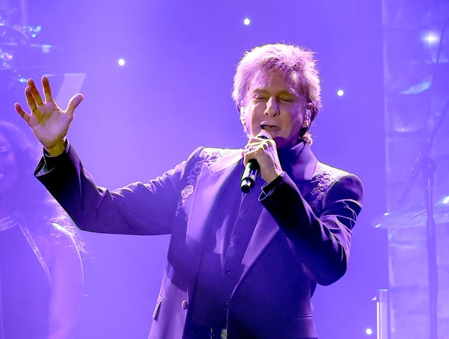 <p>Barry Manilow announced his lung cancer diagnosis in December</p>