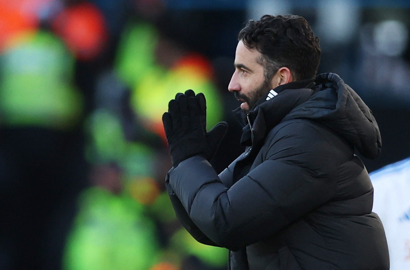 <p>Man United boss Ruben Amorim reacts against Leeds</p>