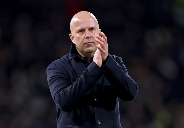 <p>Liverpool manager Arne Slot applauds the fans</p>