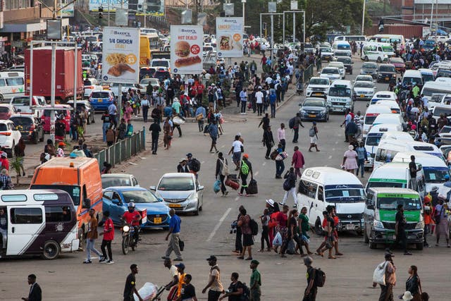 <p>An overview of commuters at a minibus taxi area during rush hour in downtown Harare, Zimbabwe, Tuesday, Dec. 16, 2025.(AP Photo/Aaron Ufumeli)</p>