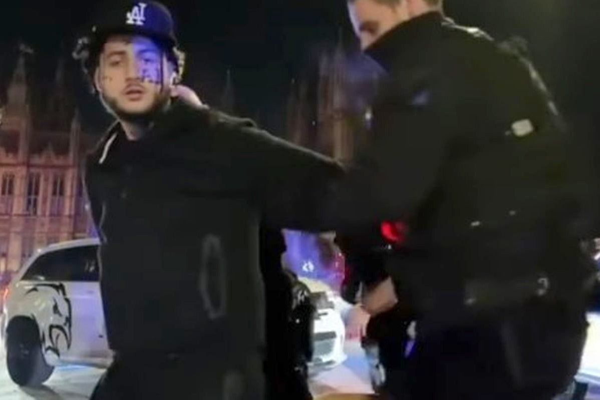 <p>A Twitch streamer has been arrested by armed police after he allegedly flashed a fake gun outside Big Ben</p>