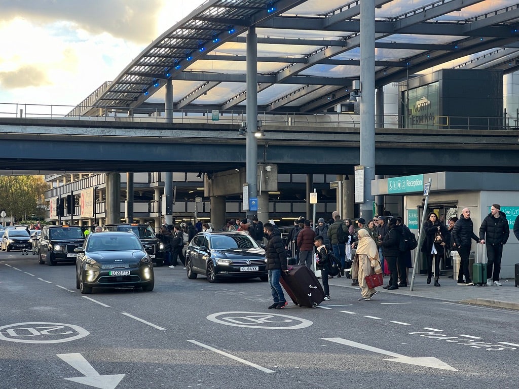 <p>Charge choice: Gatwick says it has the best public transport links of any UK airport, as drop-off fee increases to £10</p>