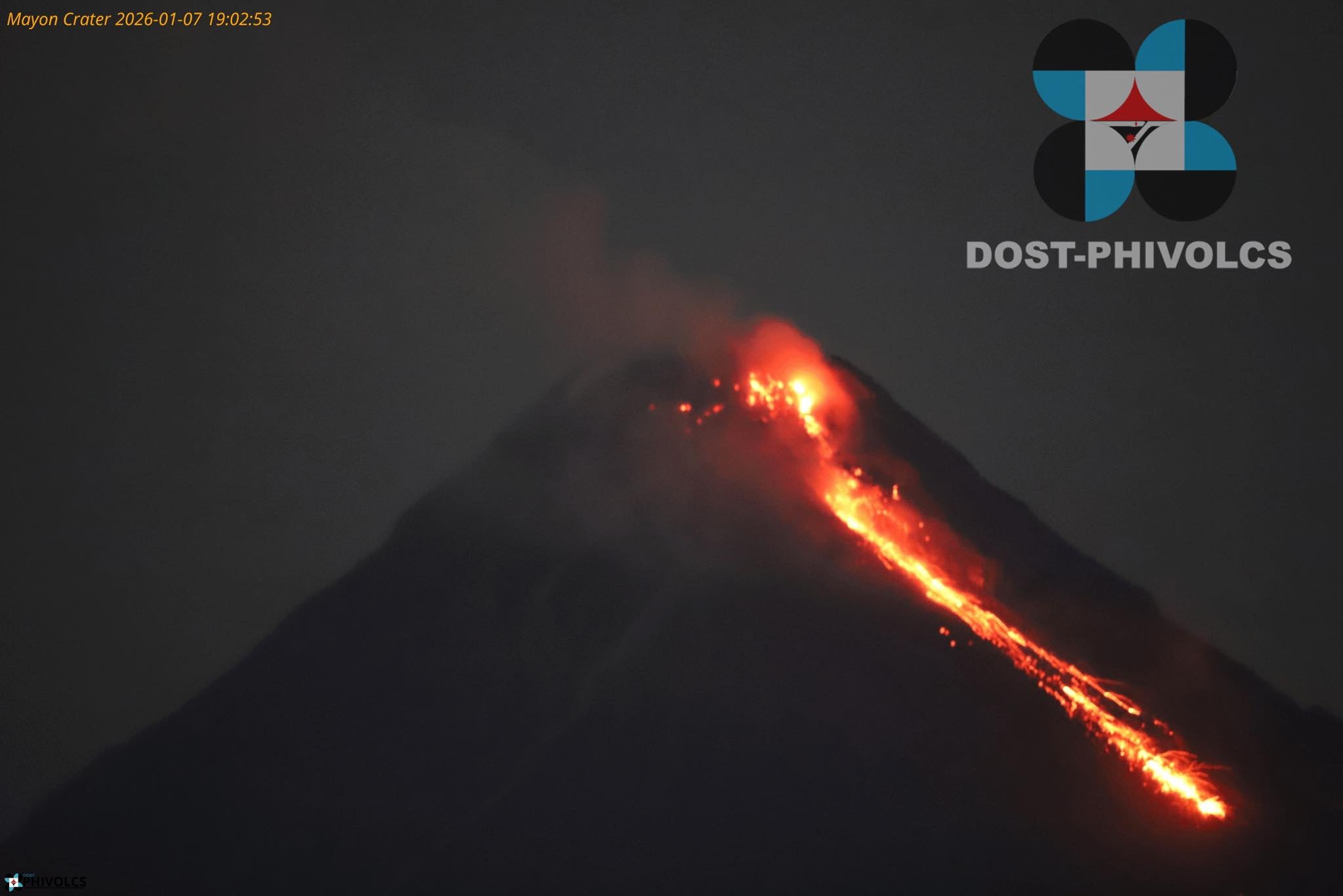 <p>In this photo provided by the Philippine Institute of Volcanology and Seismology, lava flows from the crater of the Mayon volcano as alert level 3 remains raised in Albay province, northeastern Philippines, on Wednesday, 7 January 2026</p>