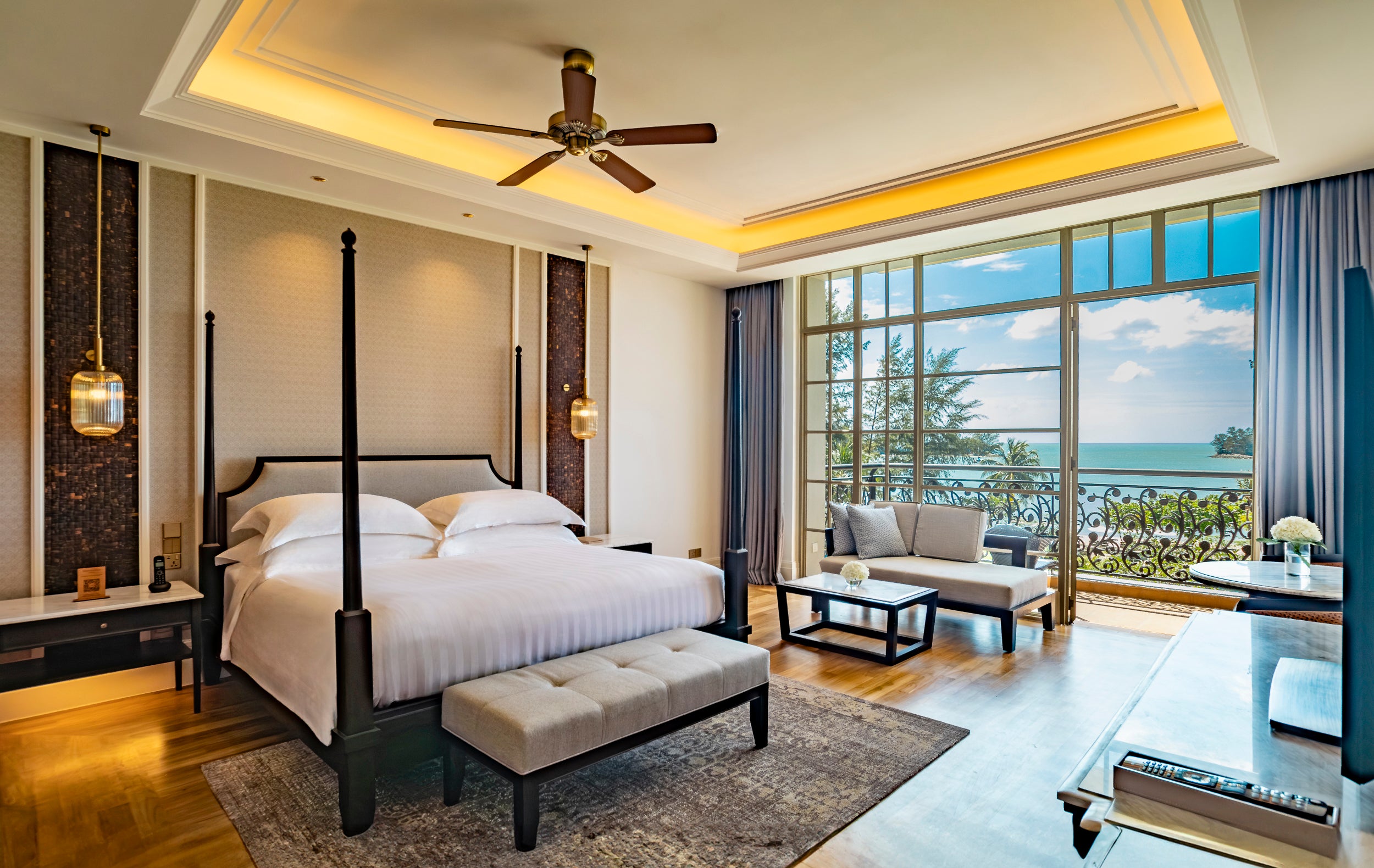 All standard rooms have a balcony with a view of either the sea, the mountains or the marina