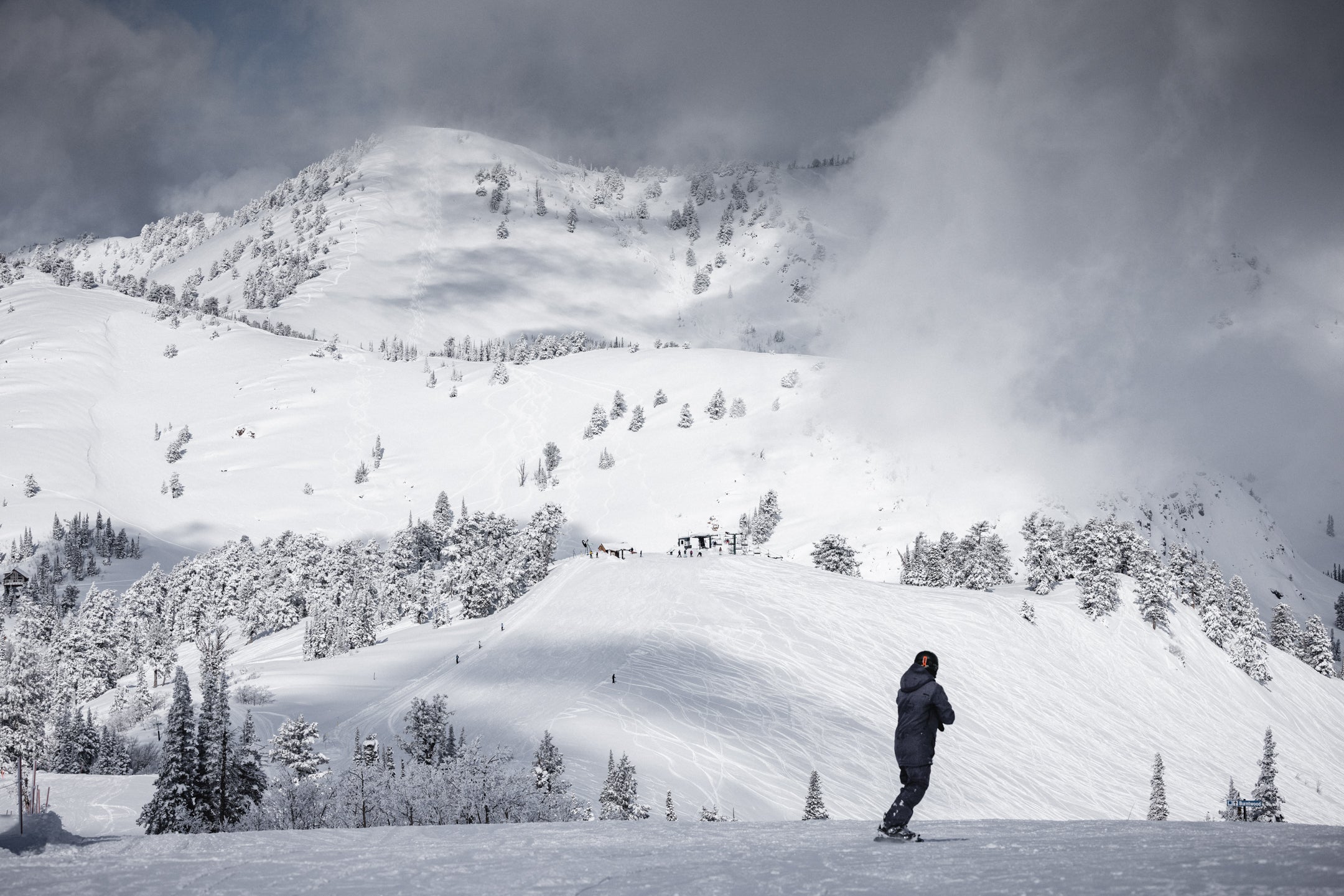 Powder Mountain in Utah has wide, open runs that stretch for around 120 miles and is reliably snowy. It’s one of several spots in the US that offer top-notch skiing