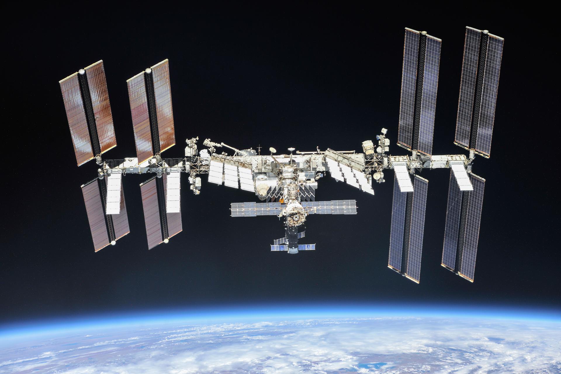 Nasa could launch evacuation from ISS after unknown health problem