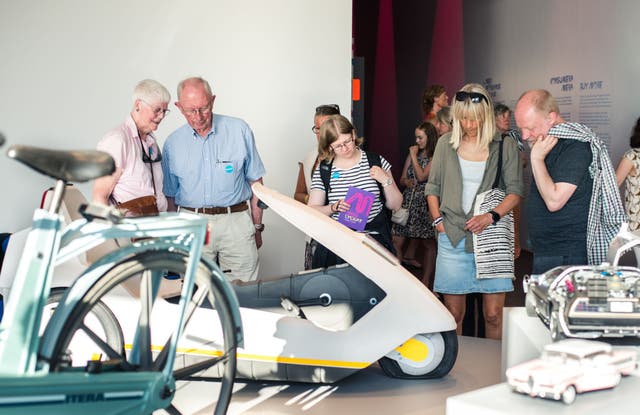 <p>Observing the failed Sinclair C5 tricycle at the Museum of Failure</p>