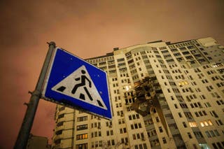 Stambena zgrada oštećena ruskim napadom na Kijev