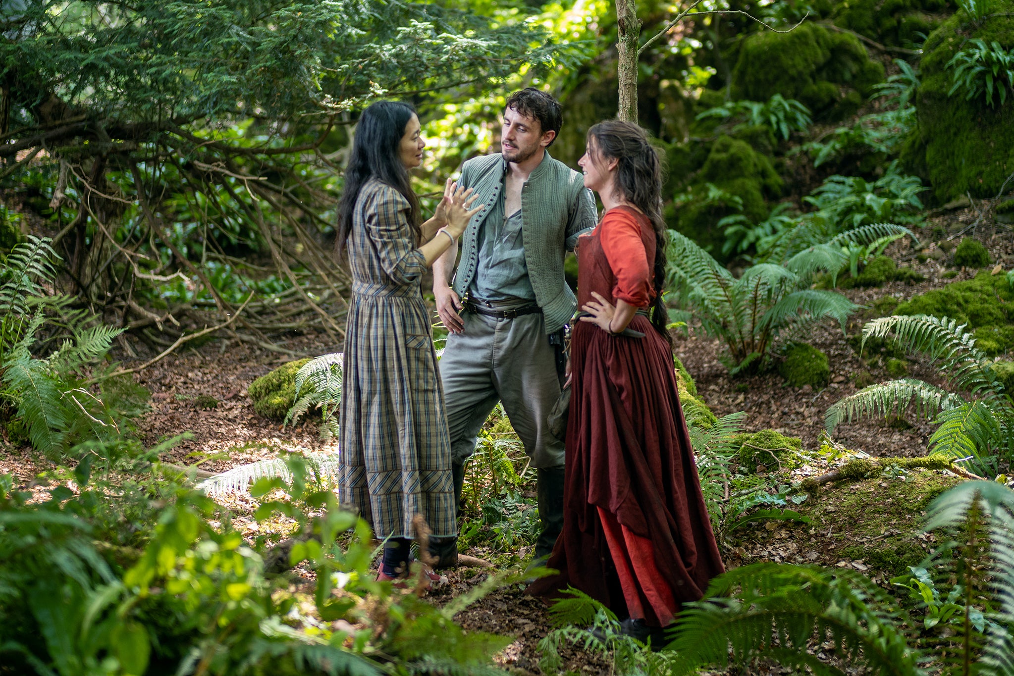 Chloé Zhao directs Paul Mescal and Jessie Buckley on the set of ‘Hamnet’