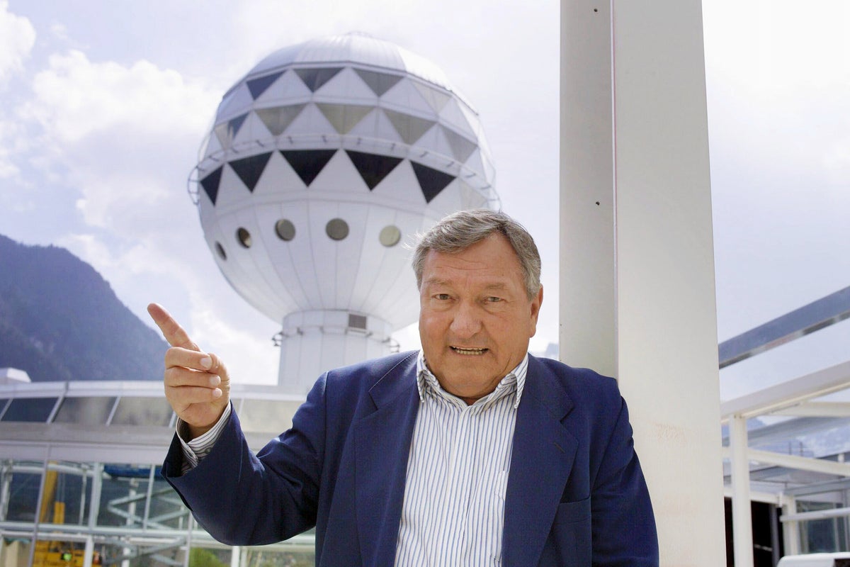 Erich von Däniken, Swiss writer who spawned alien archaeology, dies at 90