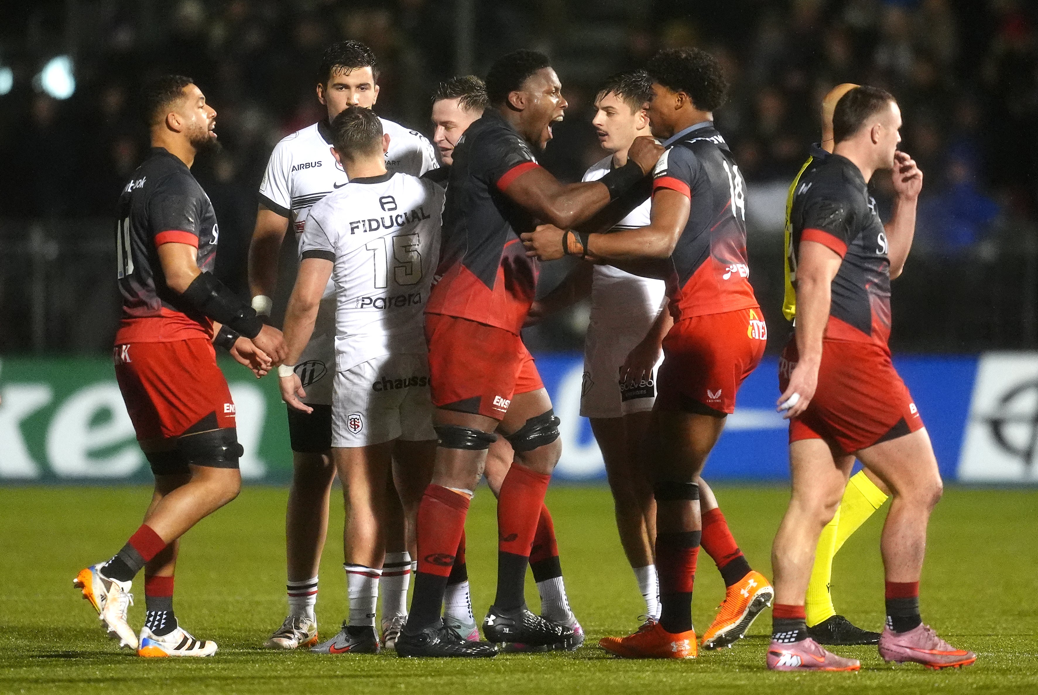 <p>Maro Itoje and his Saracens teammates celebrate win over Toulouse</p>