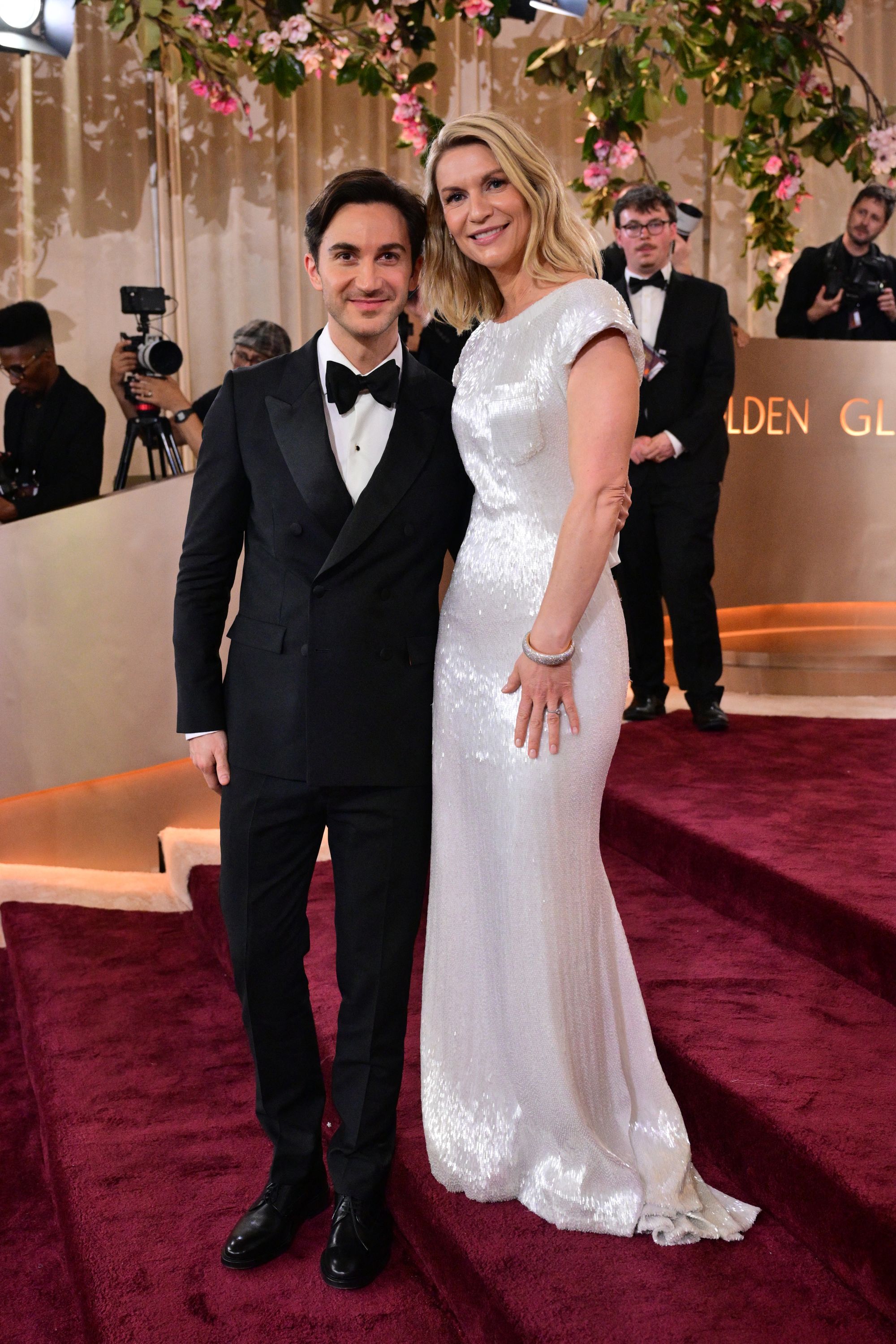 Danes posed on the red carpet with her husband Hugh Dancy, clad in a classic black suit and bowtie