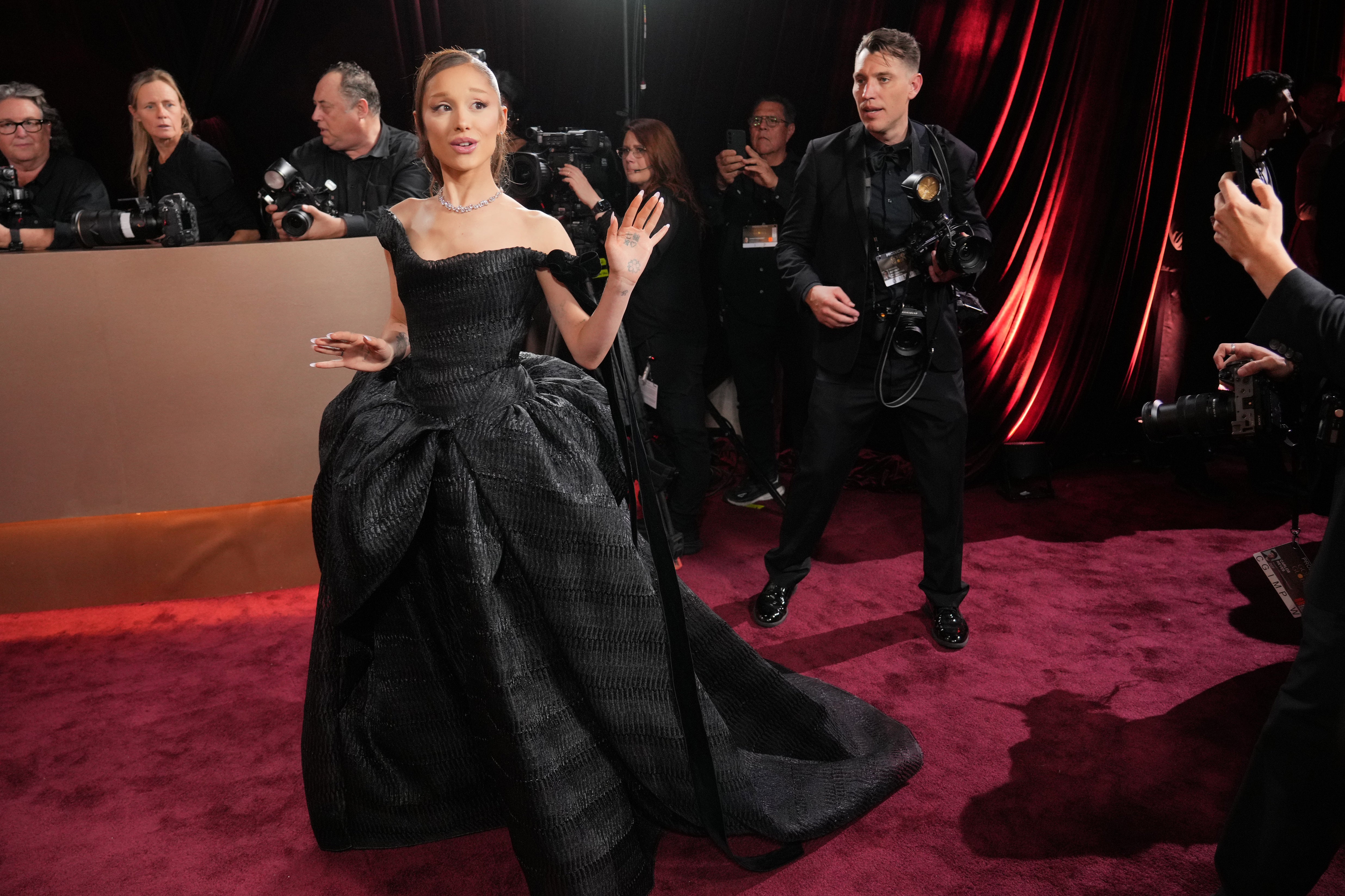 Ariana Grande led a glamorous train to the ladies’ room, telling Jessie Buckley and Reinsve to ‘hold on to me!’