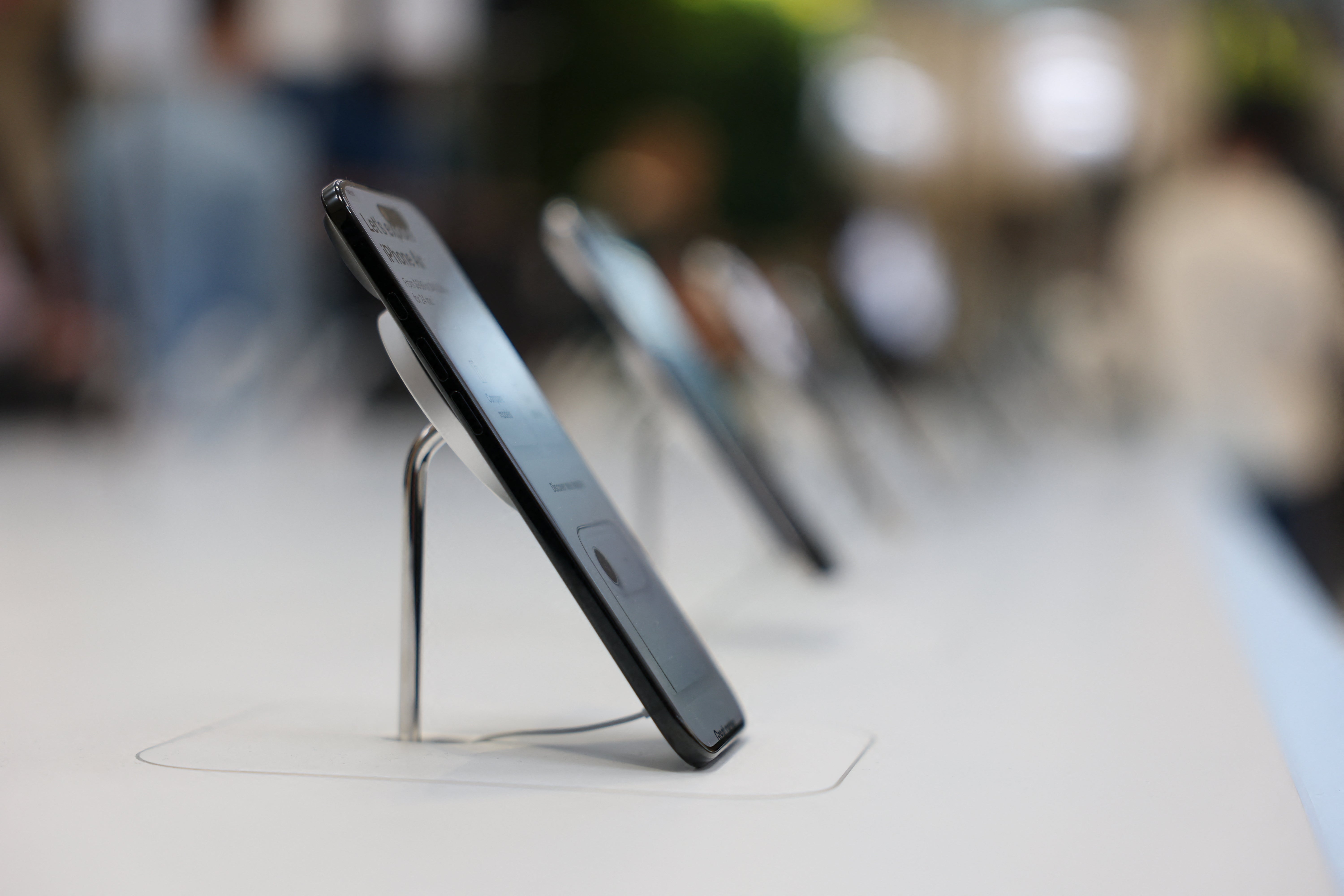 <p>Google even subtly mocked the iPhone’s AI shortcomings in ads promoting the release of its latest Pixel phone last summer</p>