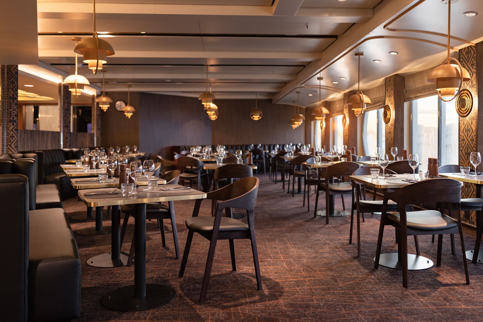 Brasserie Árran serves Norwegian classics such as smoked reindeer with lingonberry and pickled herring on rye.