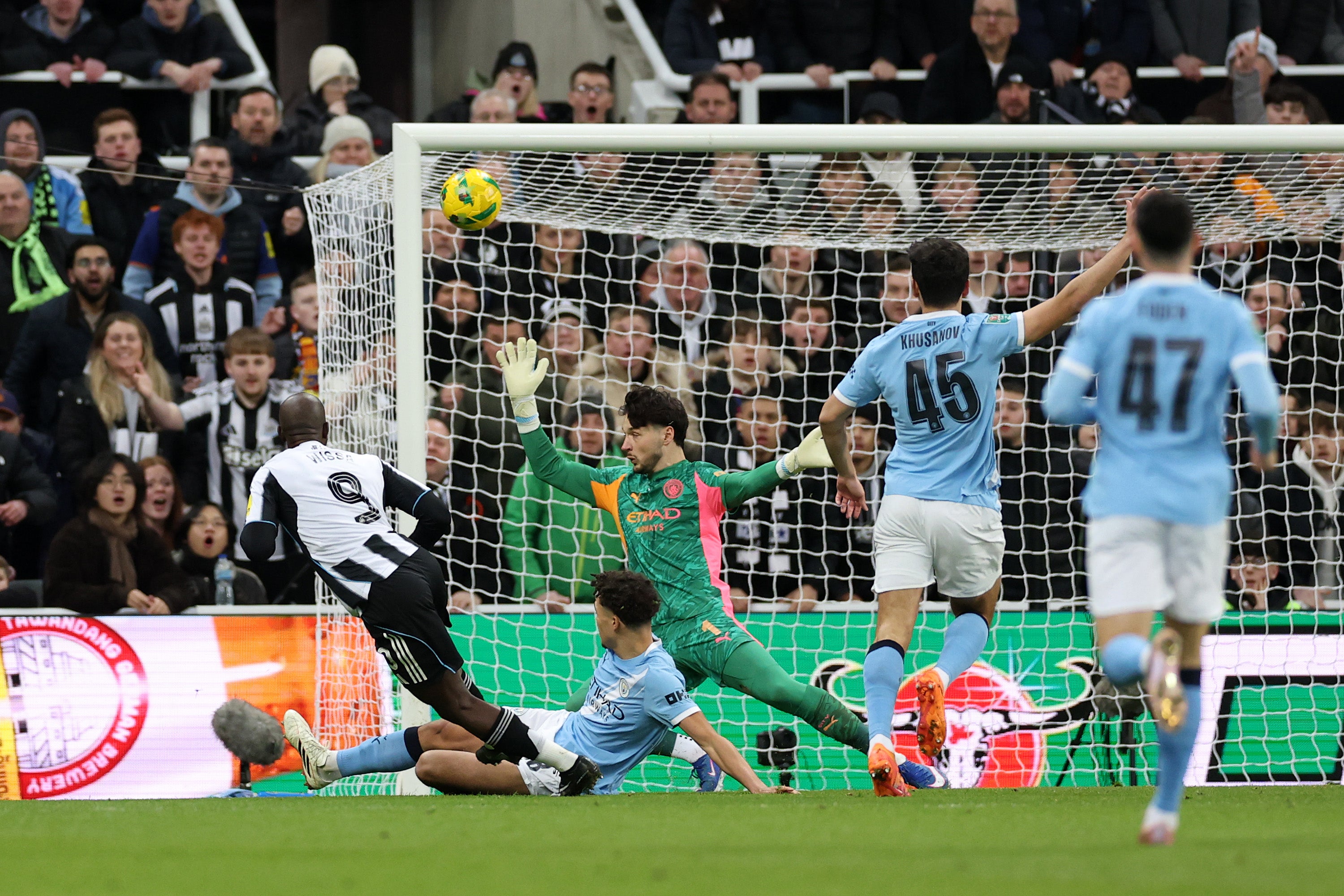 Yoane Wissa promarnila velkou šanci na začátku prvního poločasu