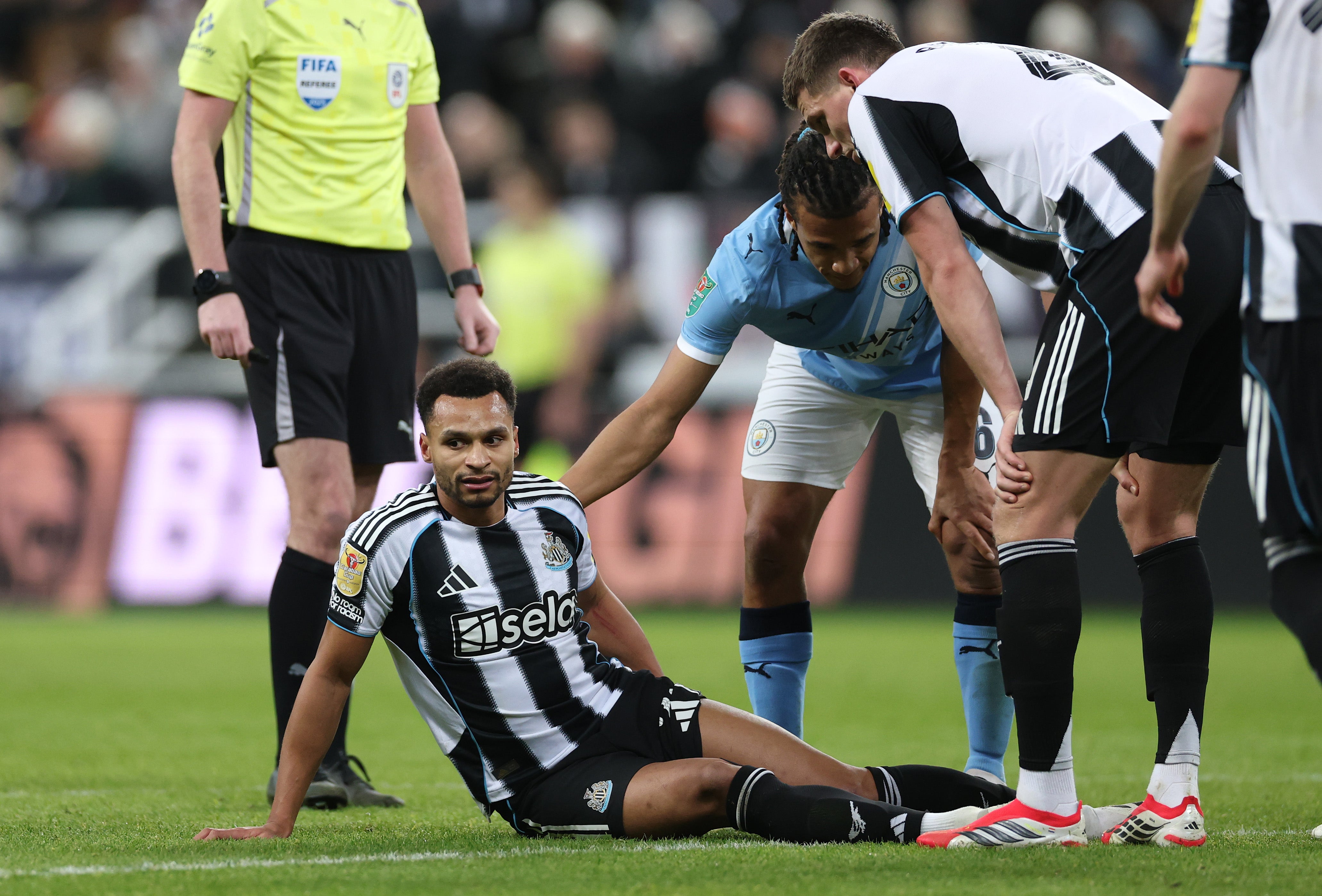 <p>Jacob Murphy picked up a hamstring injury in Newcastle's league cup clash with Man City</p>
