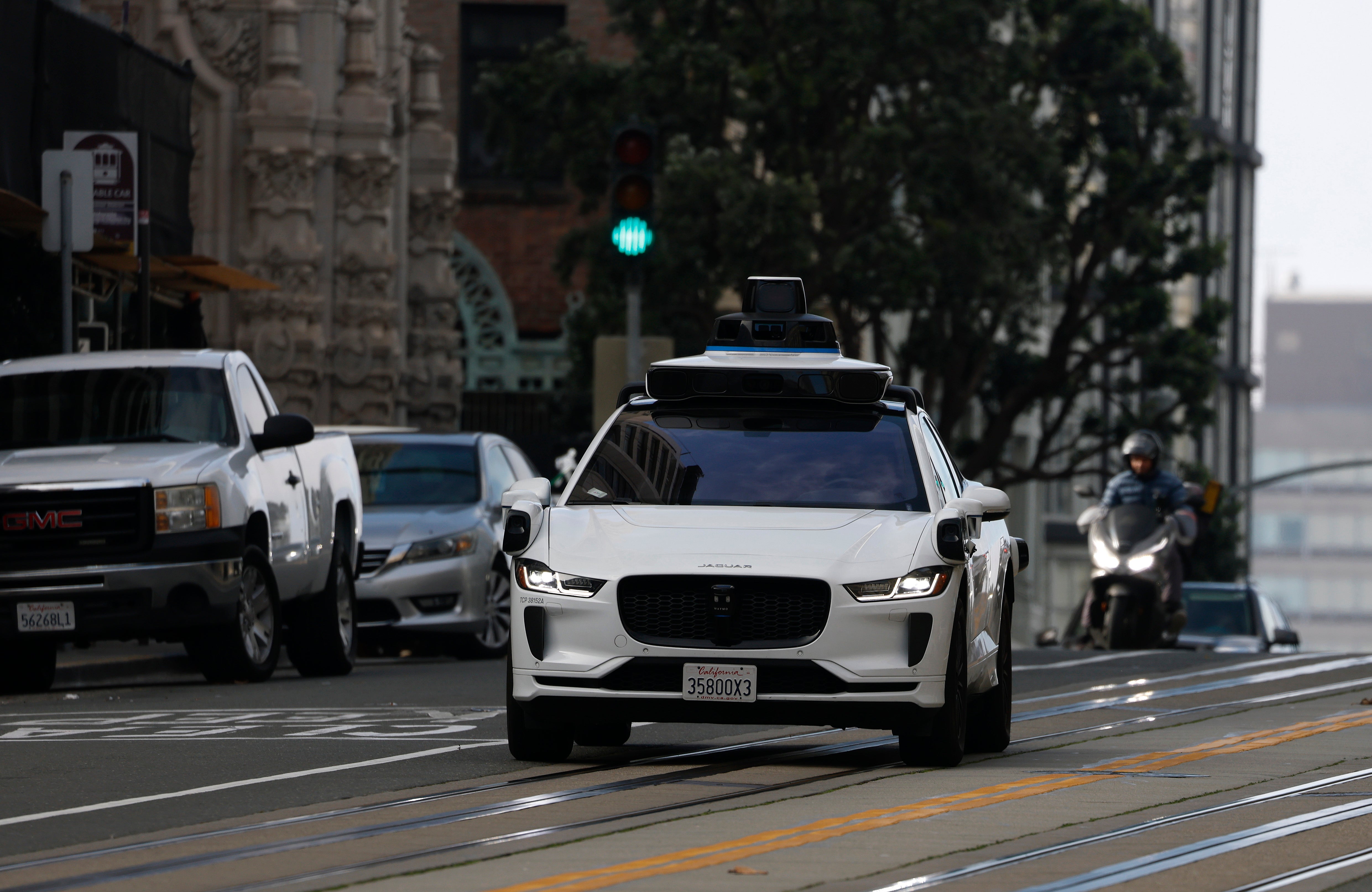 <p>Waymo cars are still breaking the law in Austin, despite the self-driving vehicle company saying they’d updated their software, according to new videos</p>