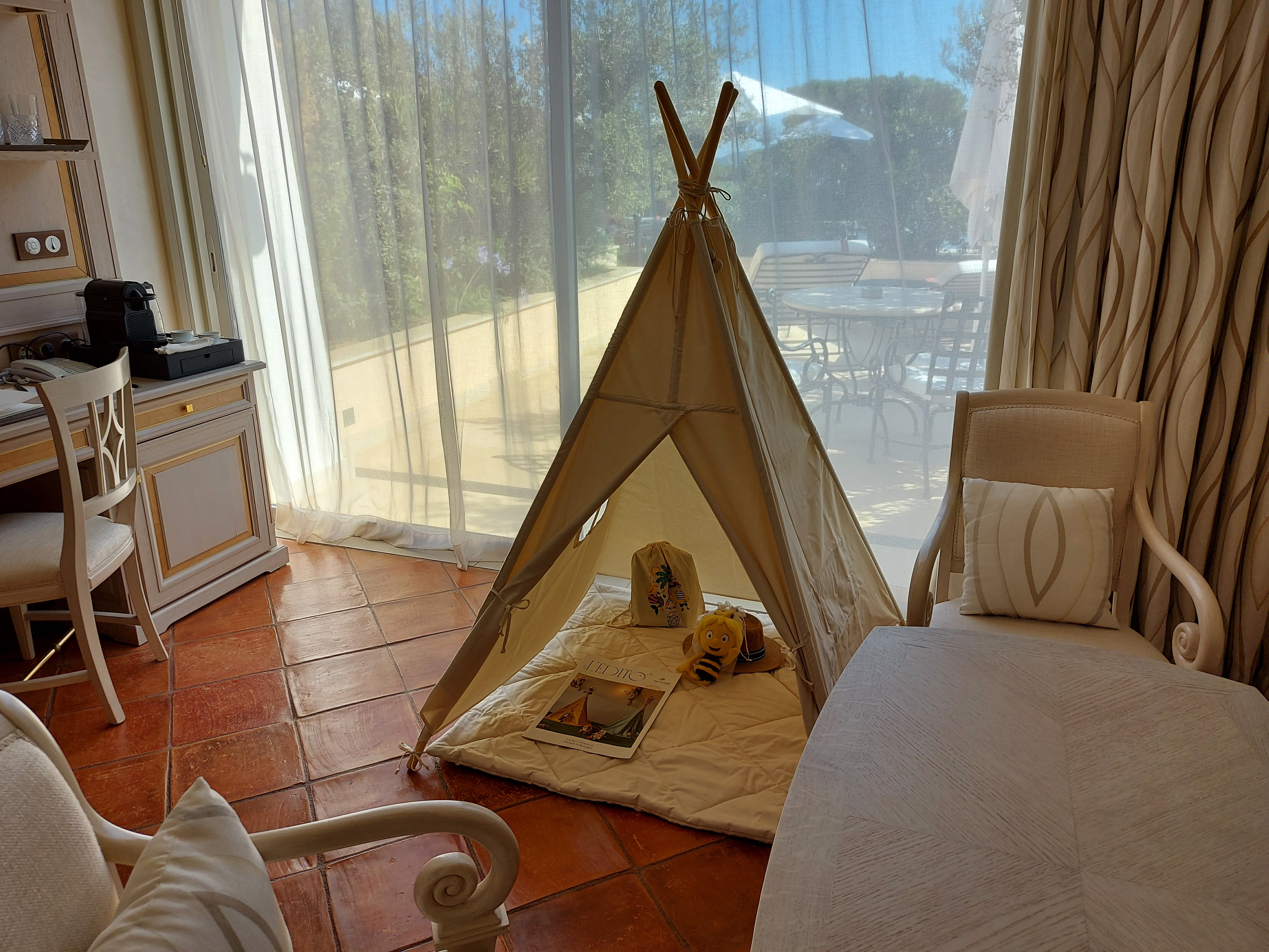 Staff set up a little in-room wigwam for Ted's young daughter
