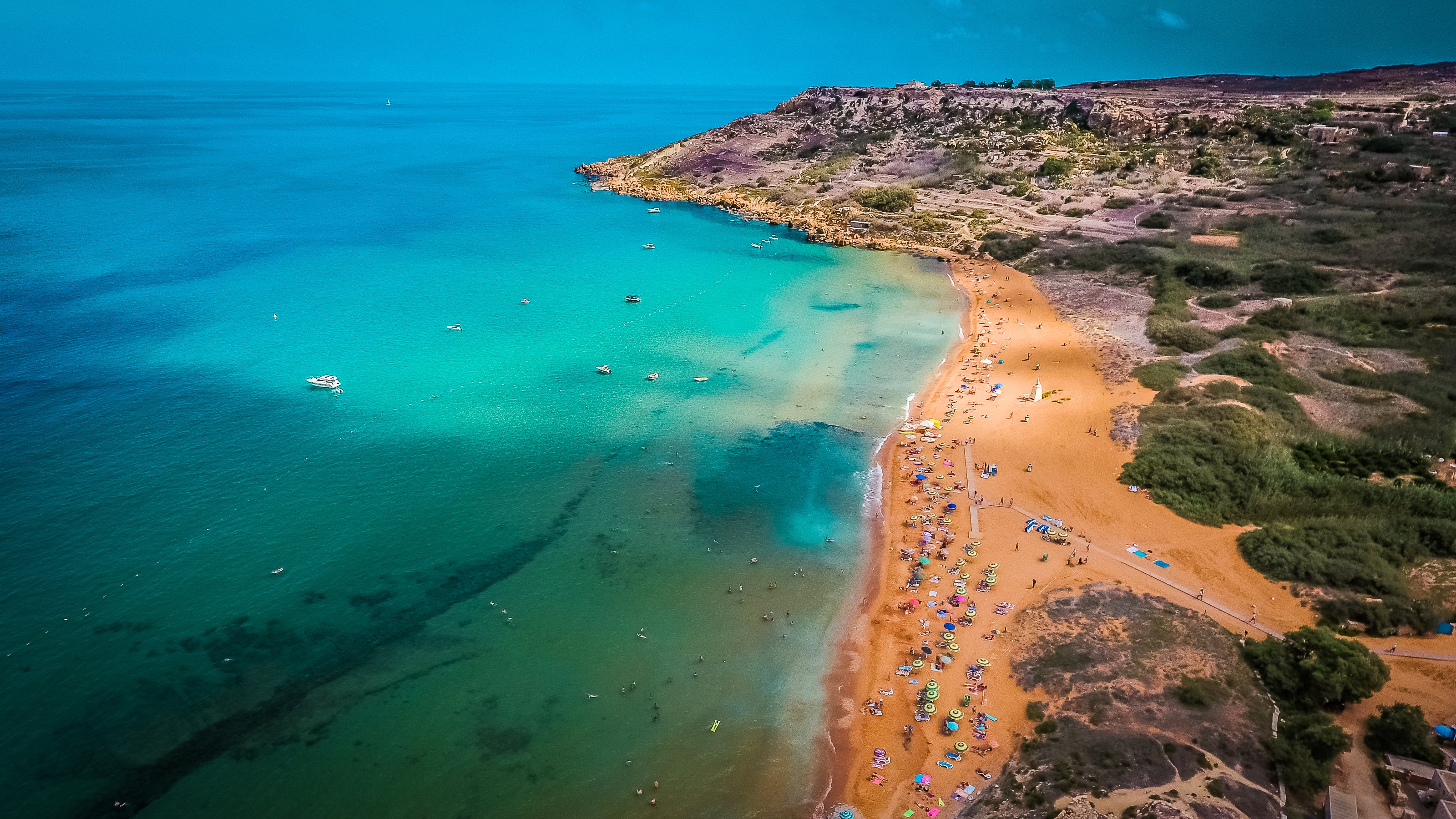 Hondoq Bay is a favourite among hikers, beach lovers and adventure seekers