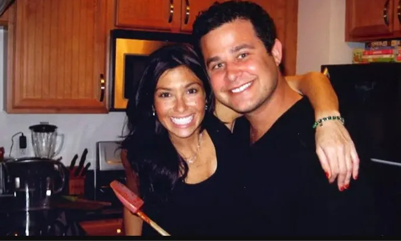 Investigators at the scene immediately treated the incident as a suicide because Ellen’s then-fiancé Sam Goldberg told them the apartment was locked from the inside