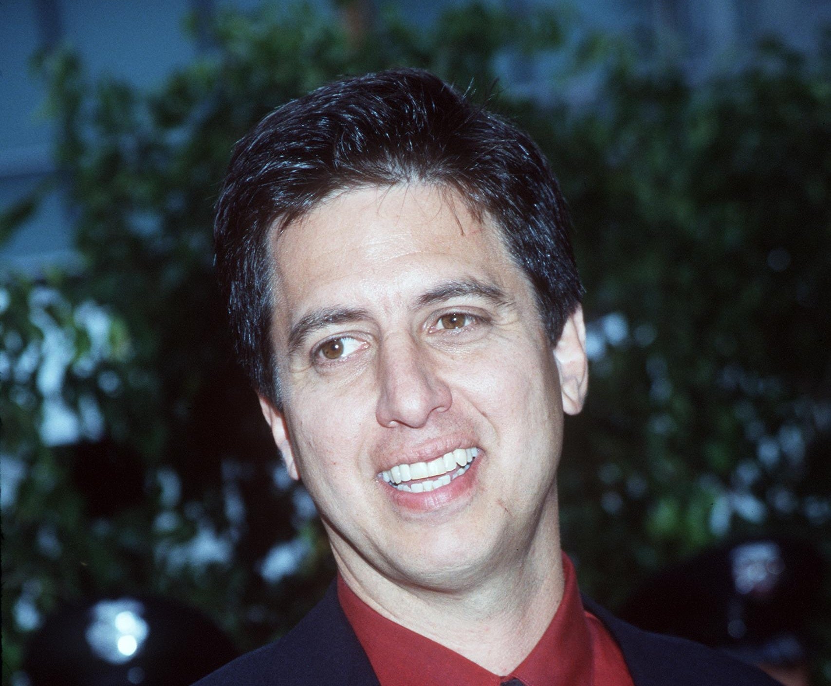 Ray Romano poses for pictures at the 2000 Grammy Awards