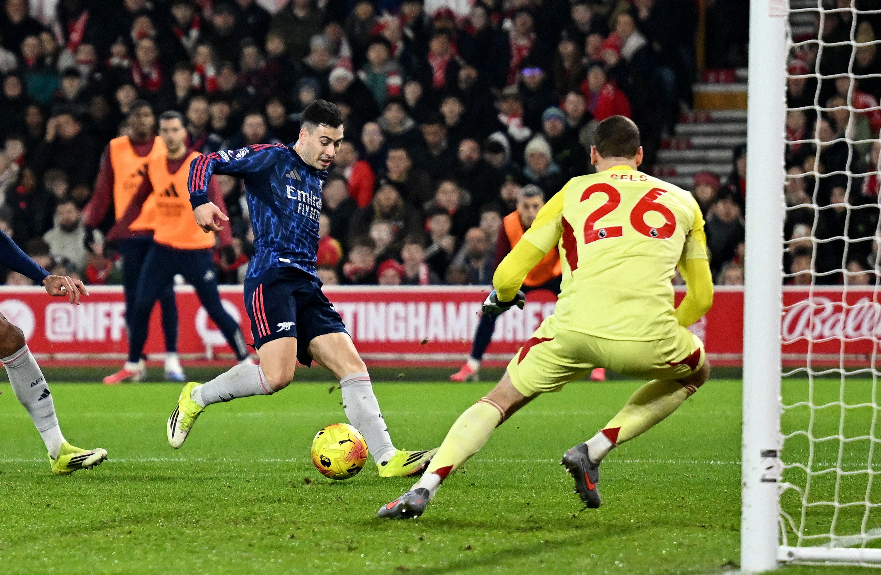 Gabriel Martinelli misses from close range