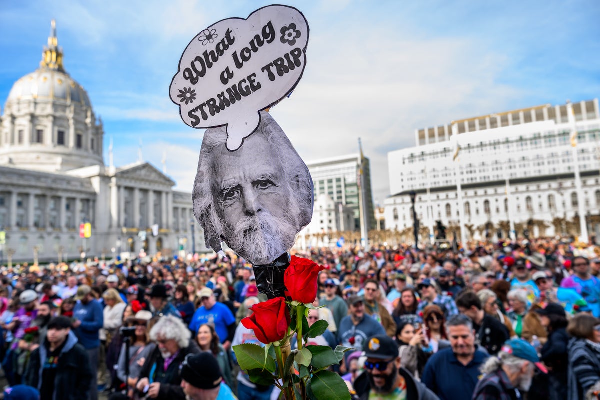 Thousands gather in San Francisco to celebrate Grateful Dead guitarist Bob Weir’s life