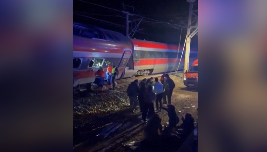 Footage shows aftermath of deadly train derailment in Spain