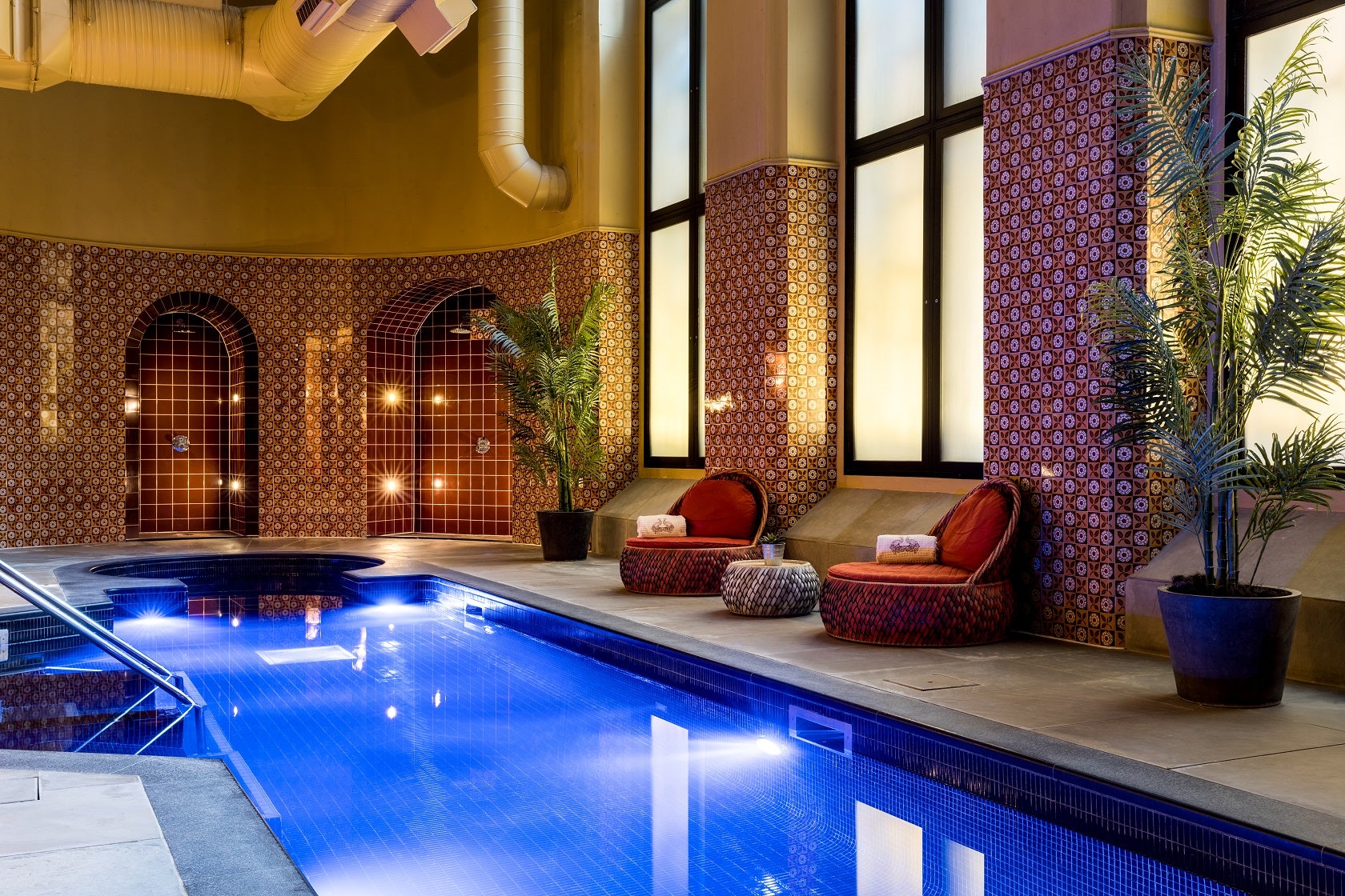 The pool is surrounded by Victorian architectural features