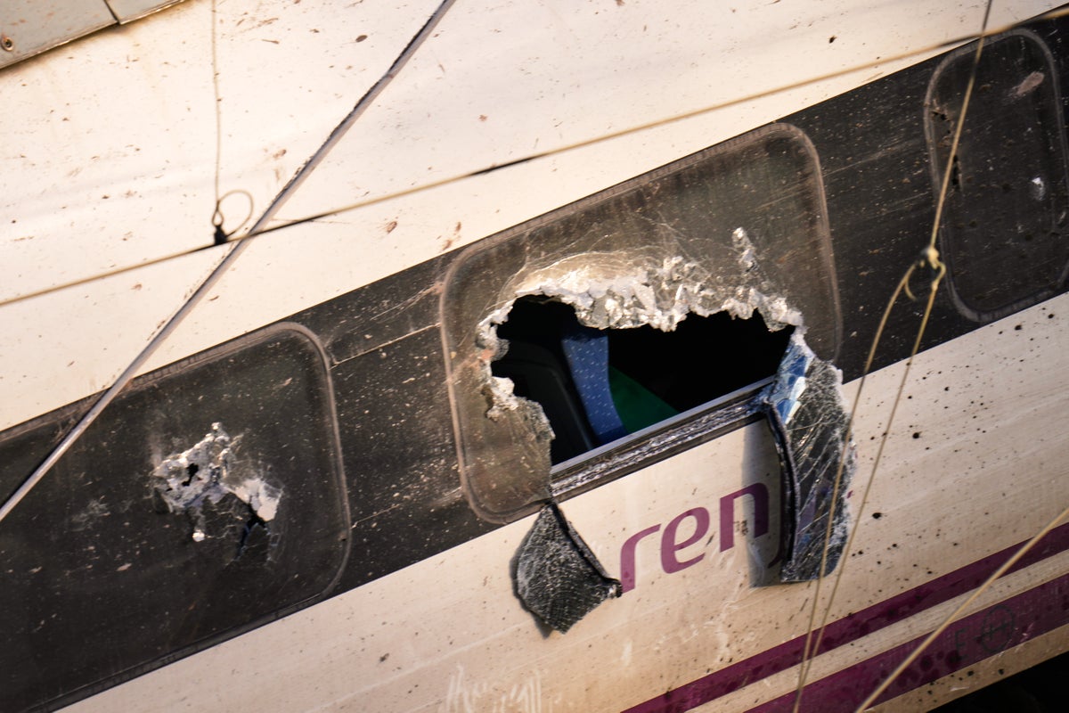 Spain train crash death toll rises as ‘faulty joint’ found in probe