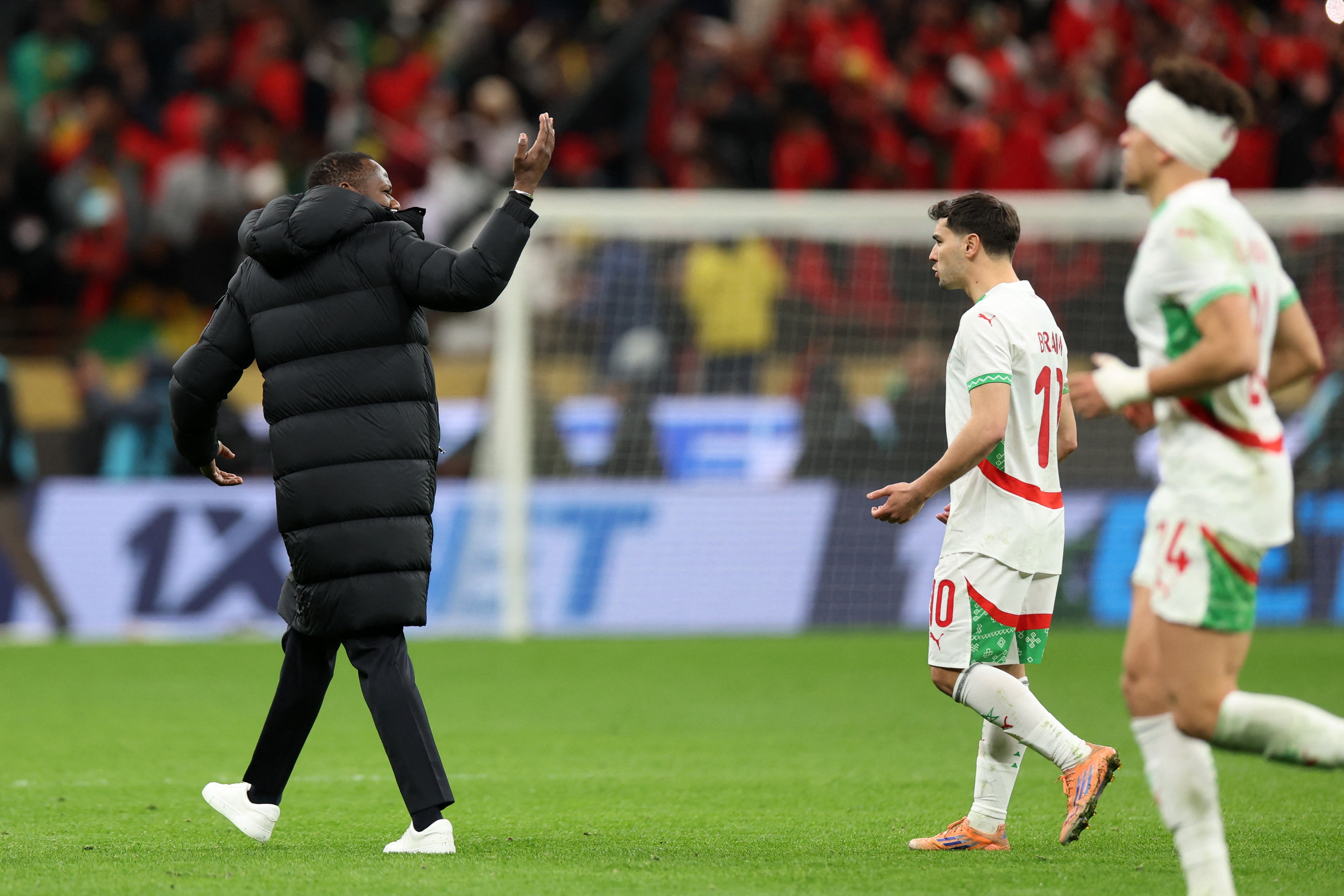 Senegal coach Thiaw calls for his players to leave the pitch