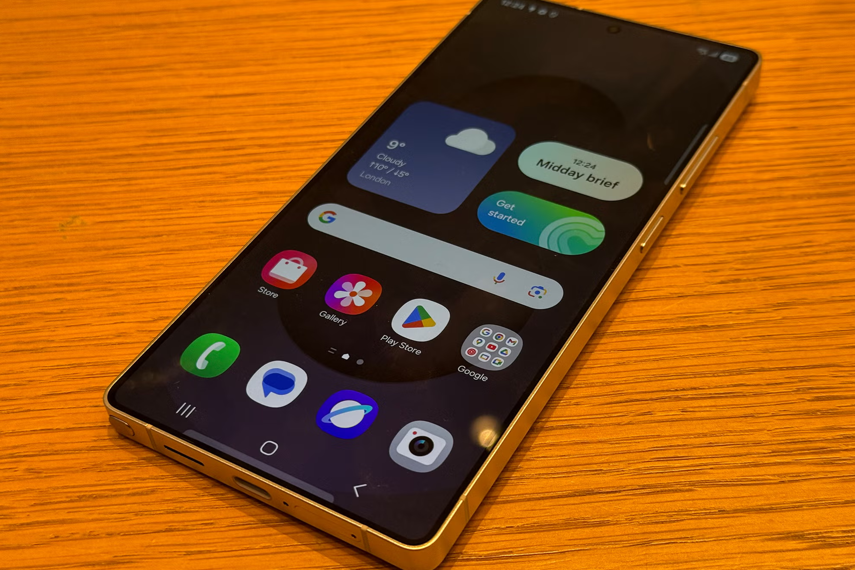 <p>A new series of Galaxy phones are on their way </p>