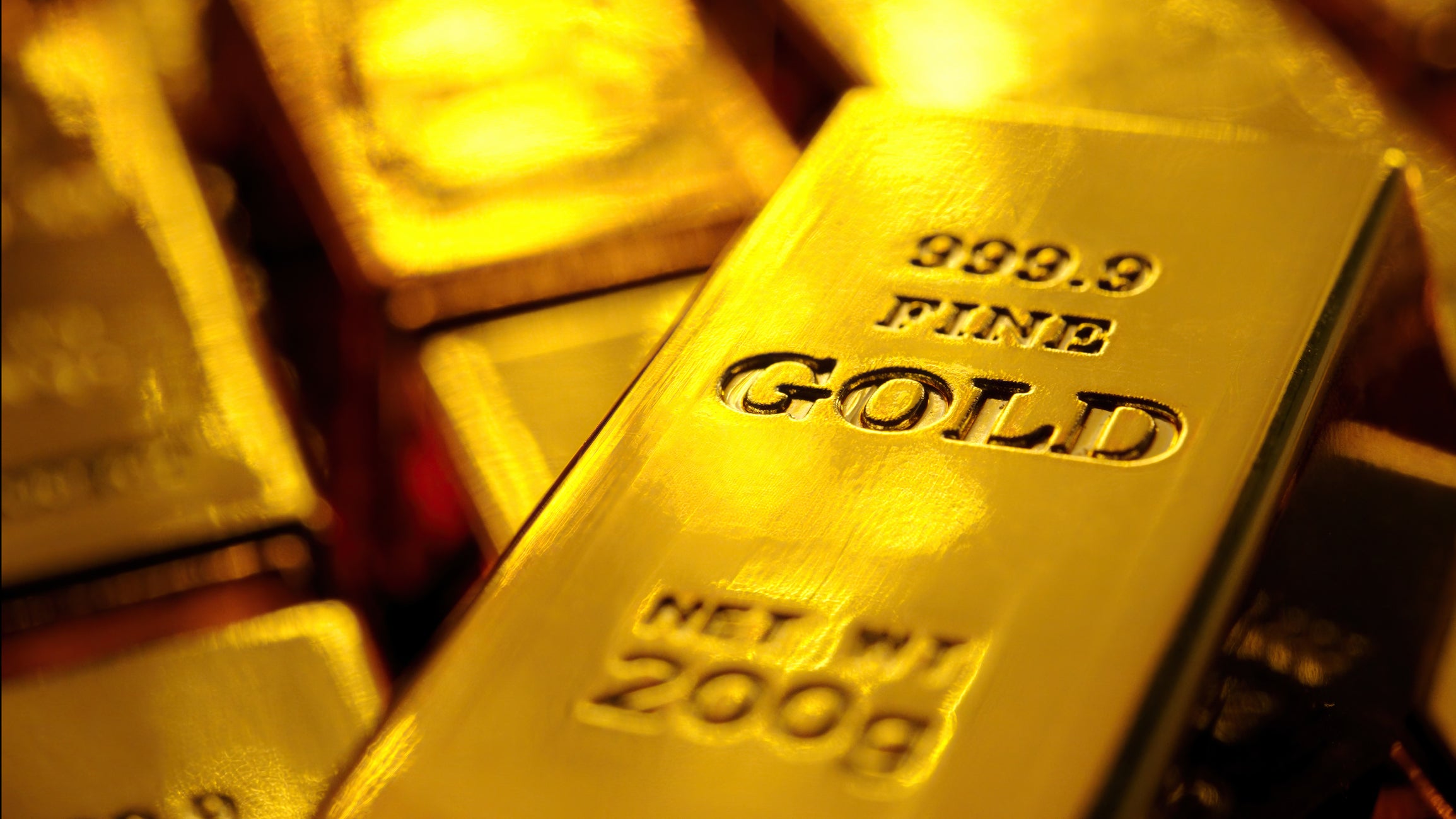 Analysts expect gold prices to climb further toward $6,000 this year