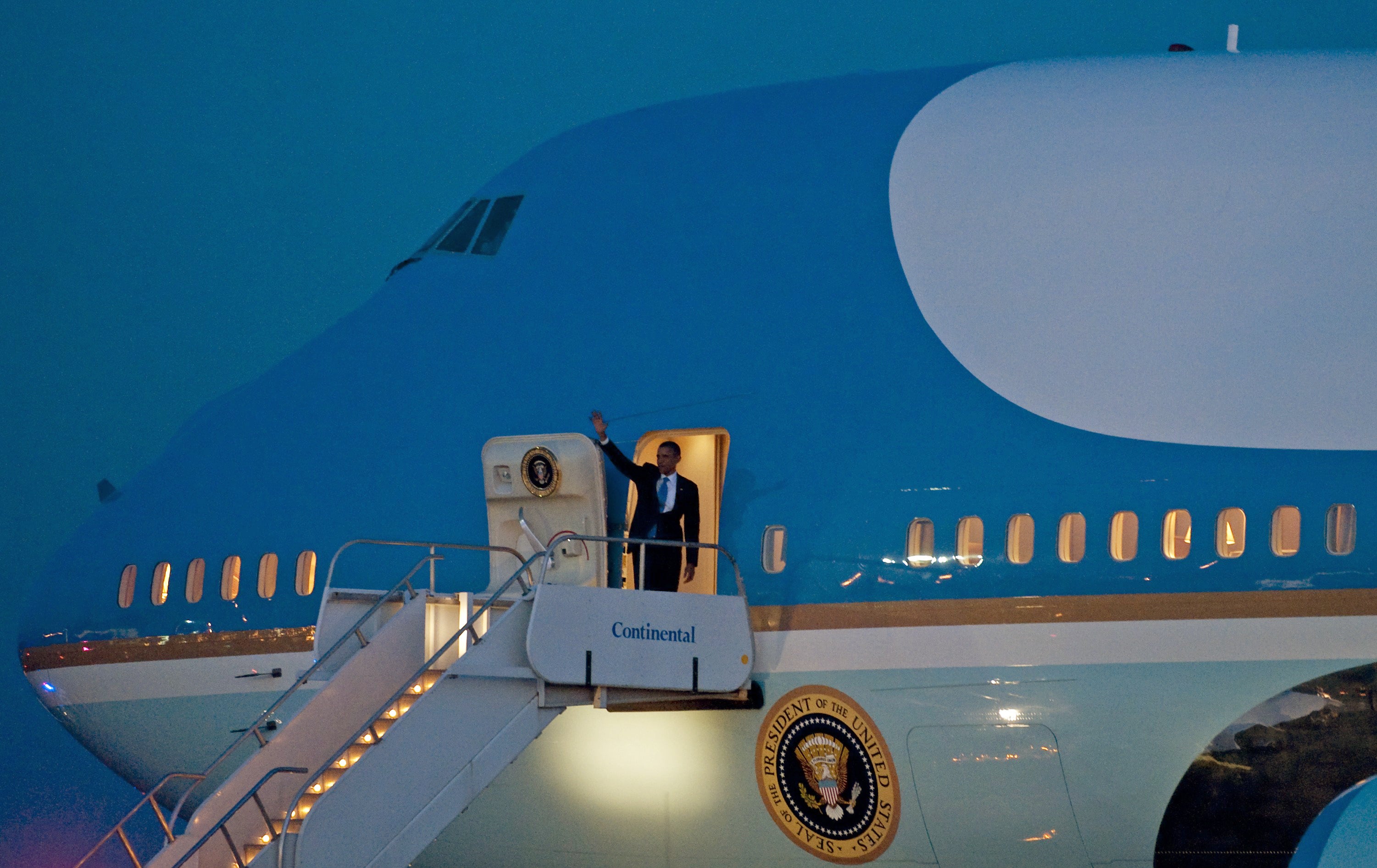 Former president Barack Obama on Air Force One. He also had his own issues with the fleet