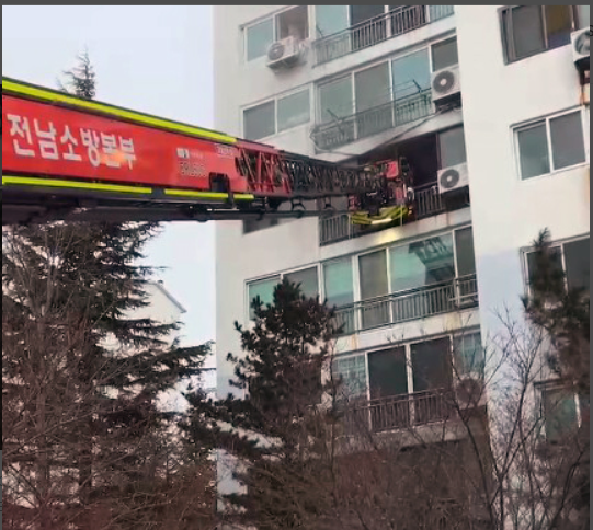 A crane truck at the scene of the Gwangyang fire in South Jeolla on 19 January 2026