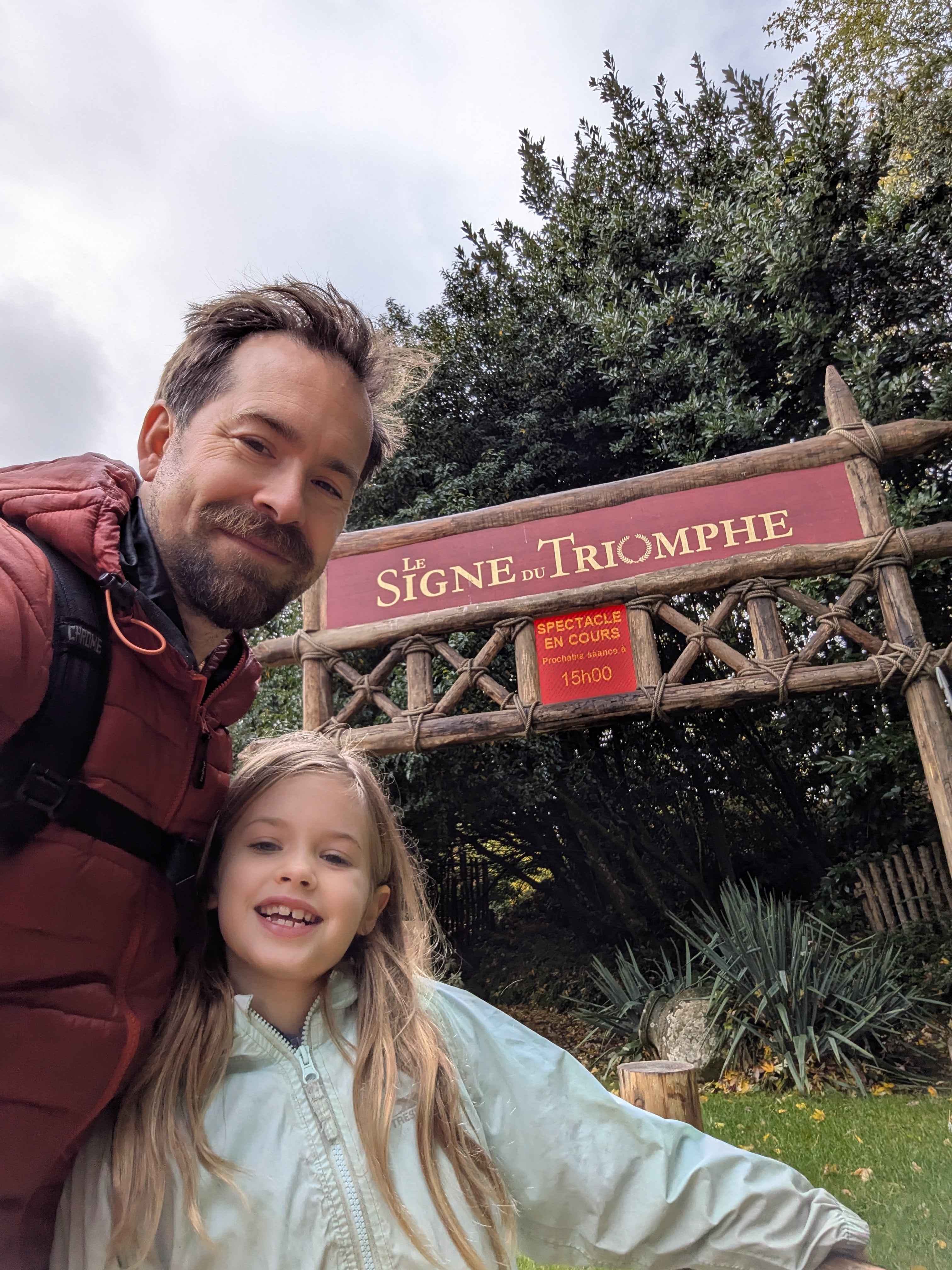 Chris and Ada in front of the ‘Le Signe Triomphe’