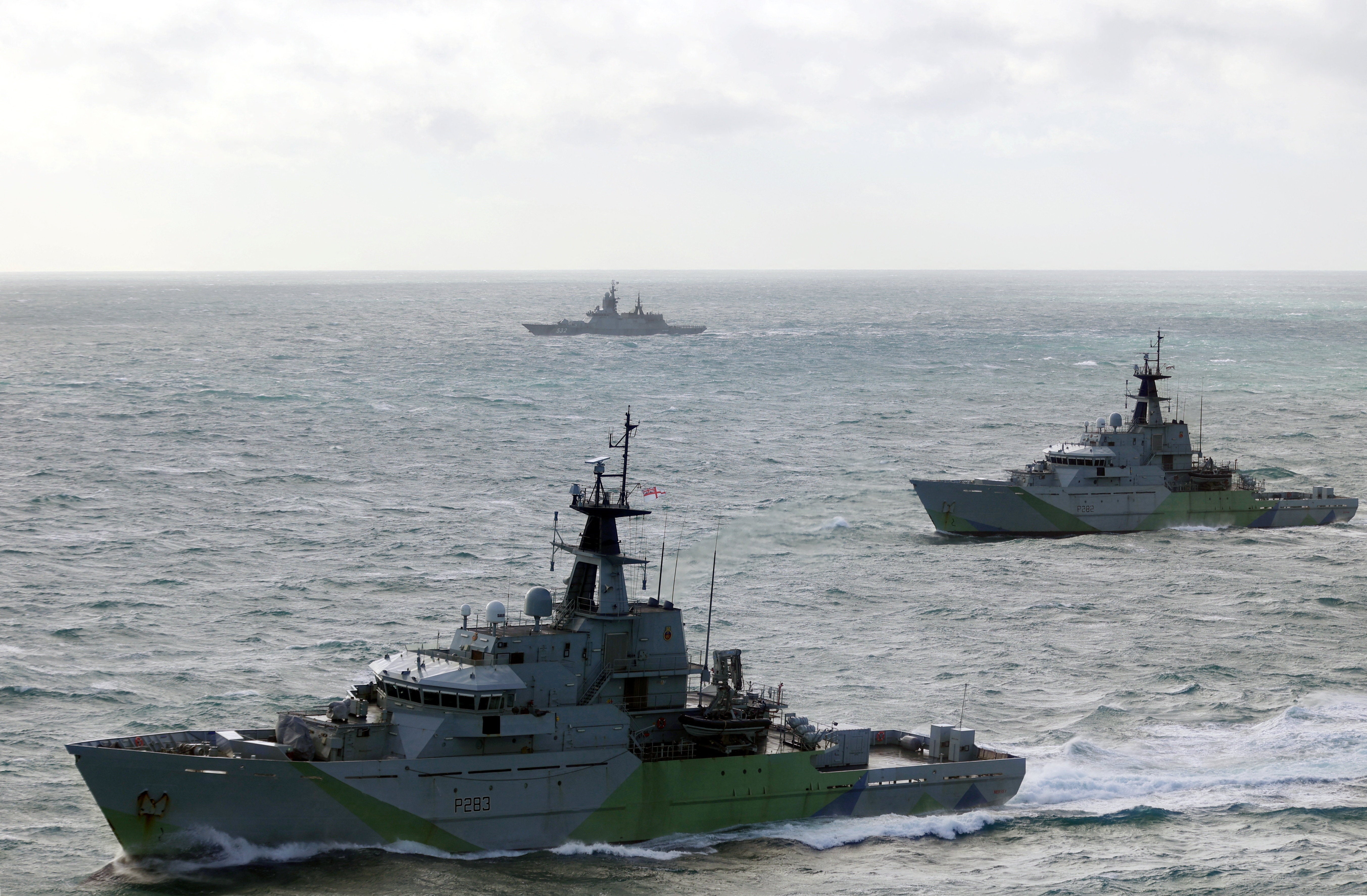 HMS Mersey and HMS Severn shadow Russian corvette Boikiy in the waters of the English Channel