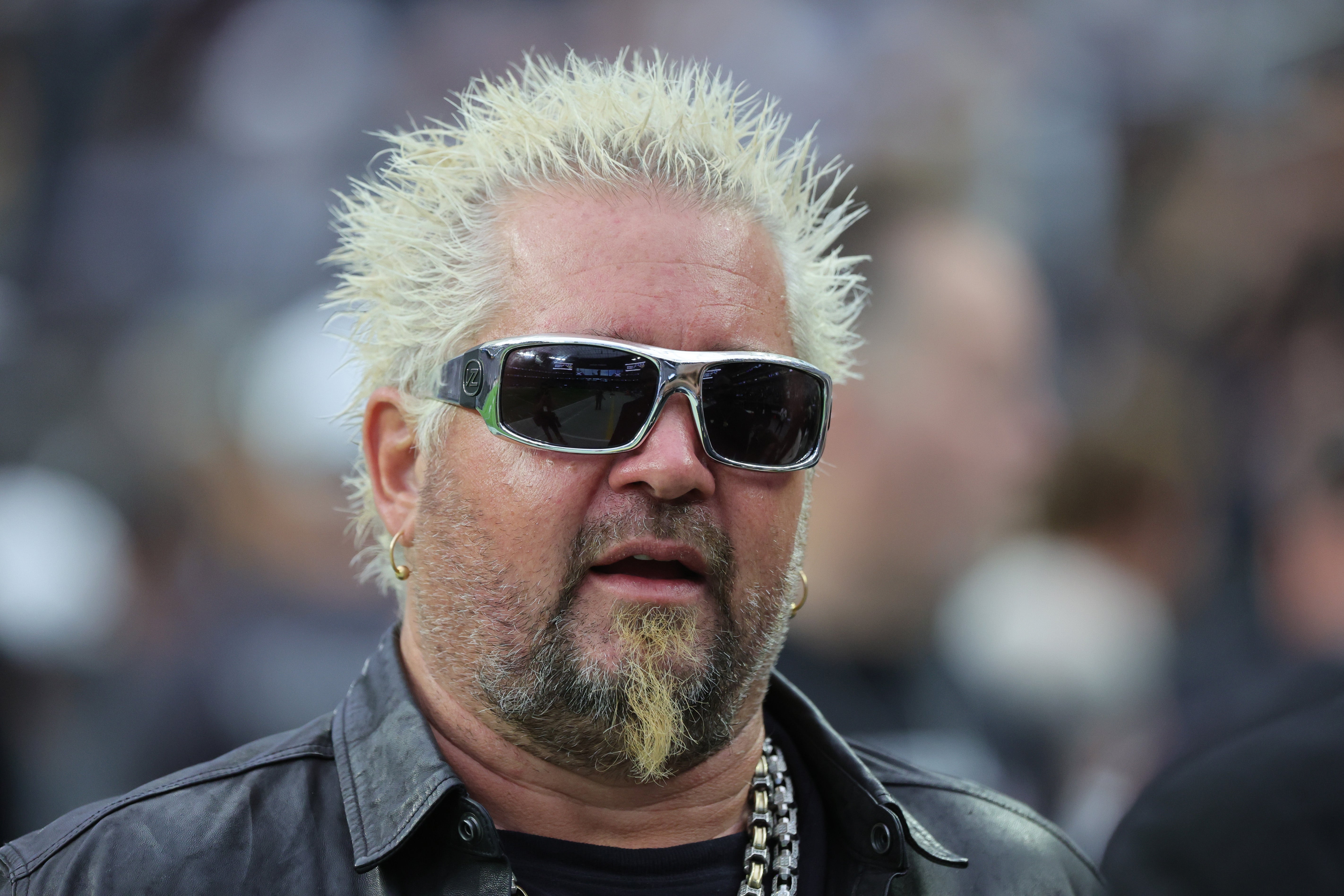 Guy Fieri enganou seus fãs com uma maquiagem falsa em seu aniversário de 58 anos
