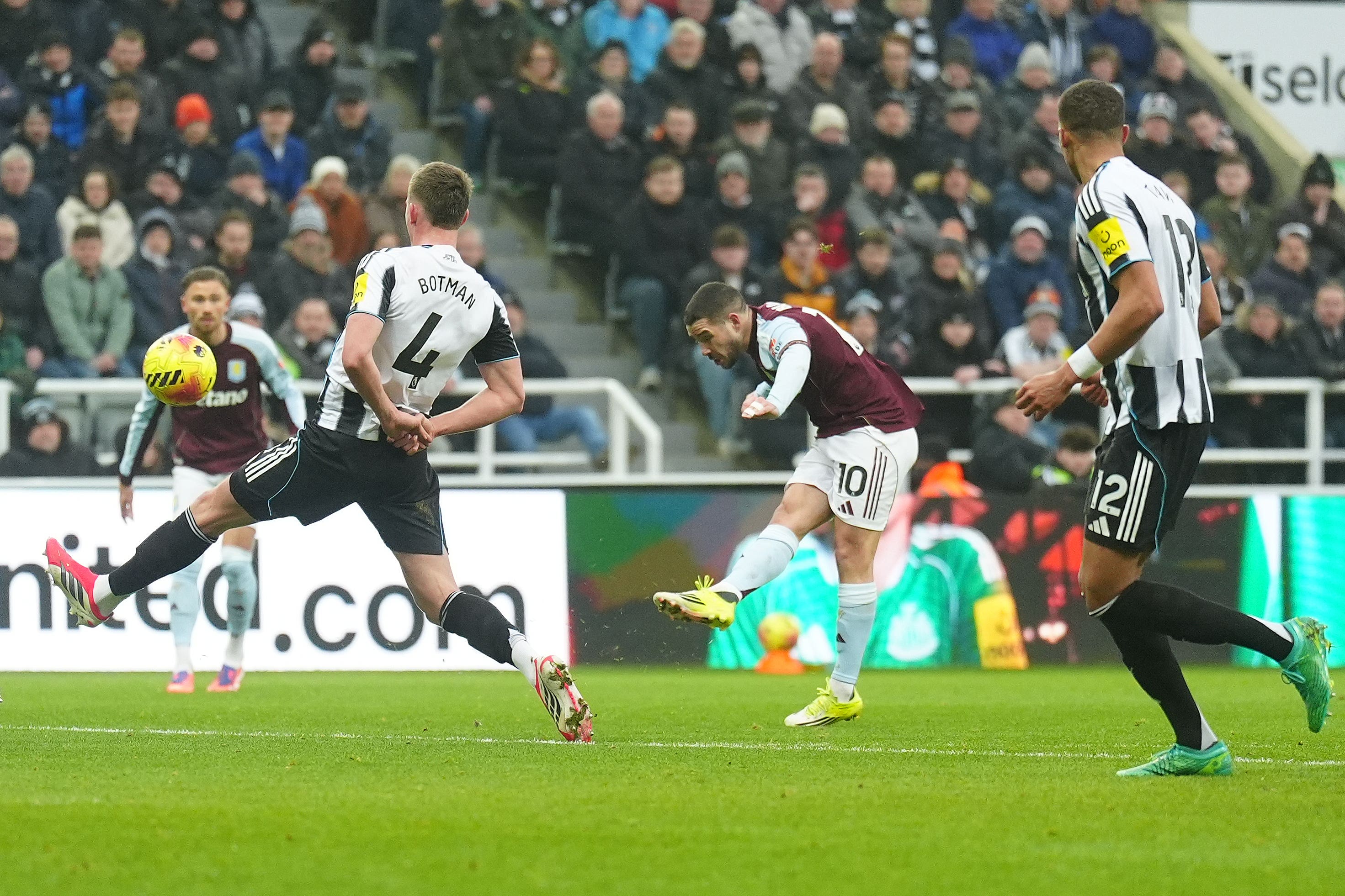 Aston Villa enjoy rare win at Newcastle to keep up title pursuit