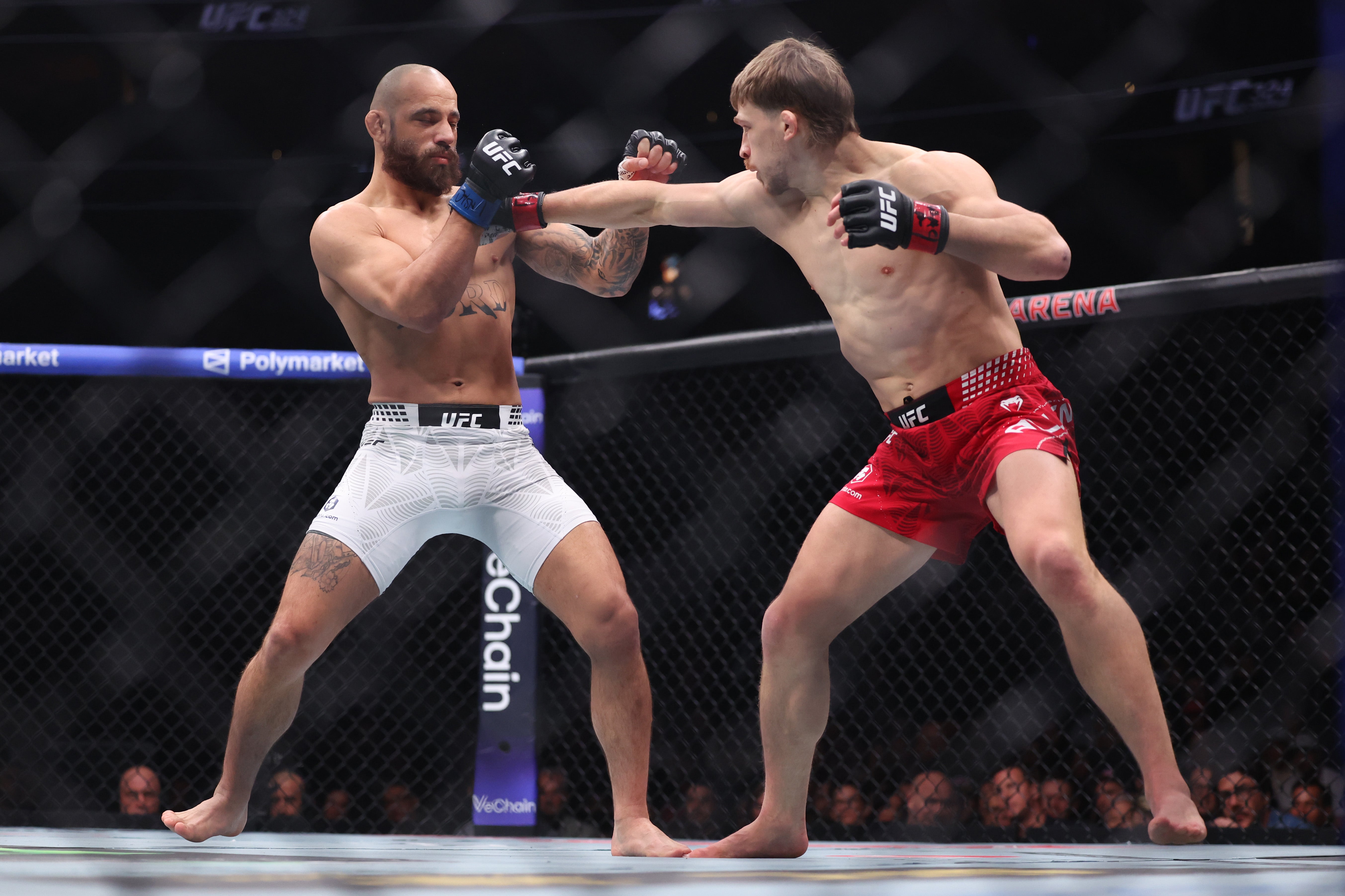 Ipswich’s Arnold Allen (right) suffered a close decision loss to Jean Silva after a long lay-off