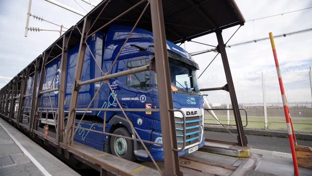 <p>The first electric truck to use the channel tunnel was a DAF XF Electric with a real-world range of up to 310 miles</p>