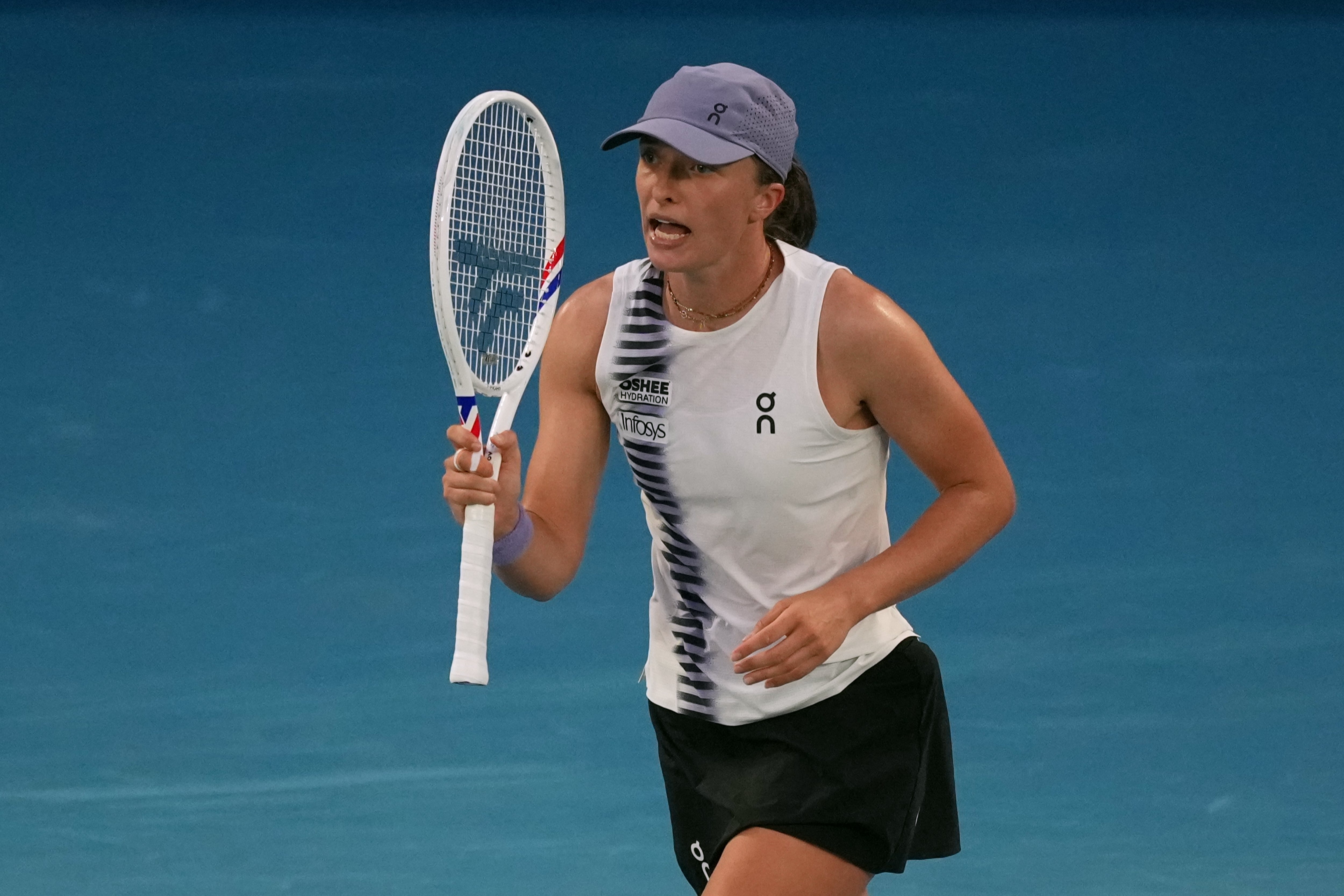 Iga Swiatek dominated her last-16 match at the Australian Open