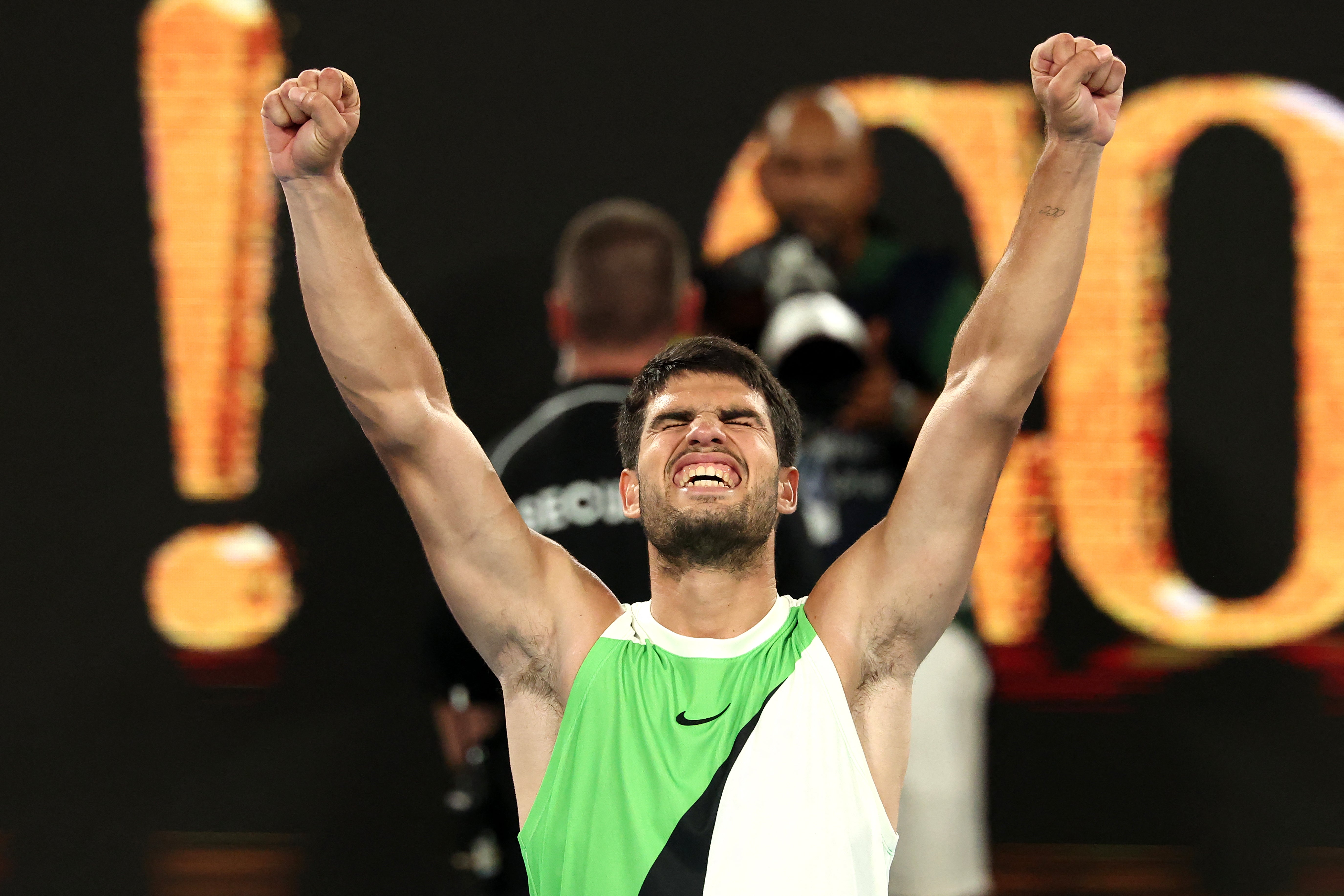 <p>Carlos Alcaraz celebrates his victory over Alex de Minaur</p>