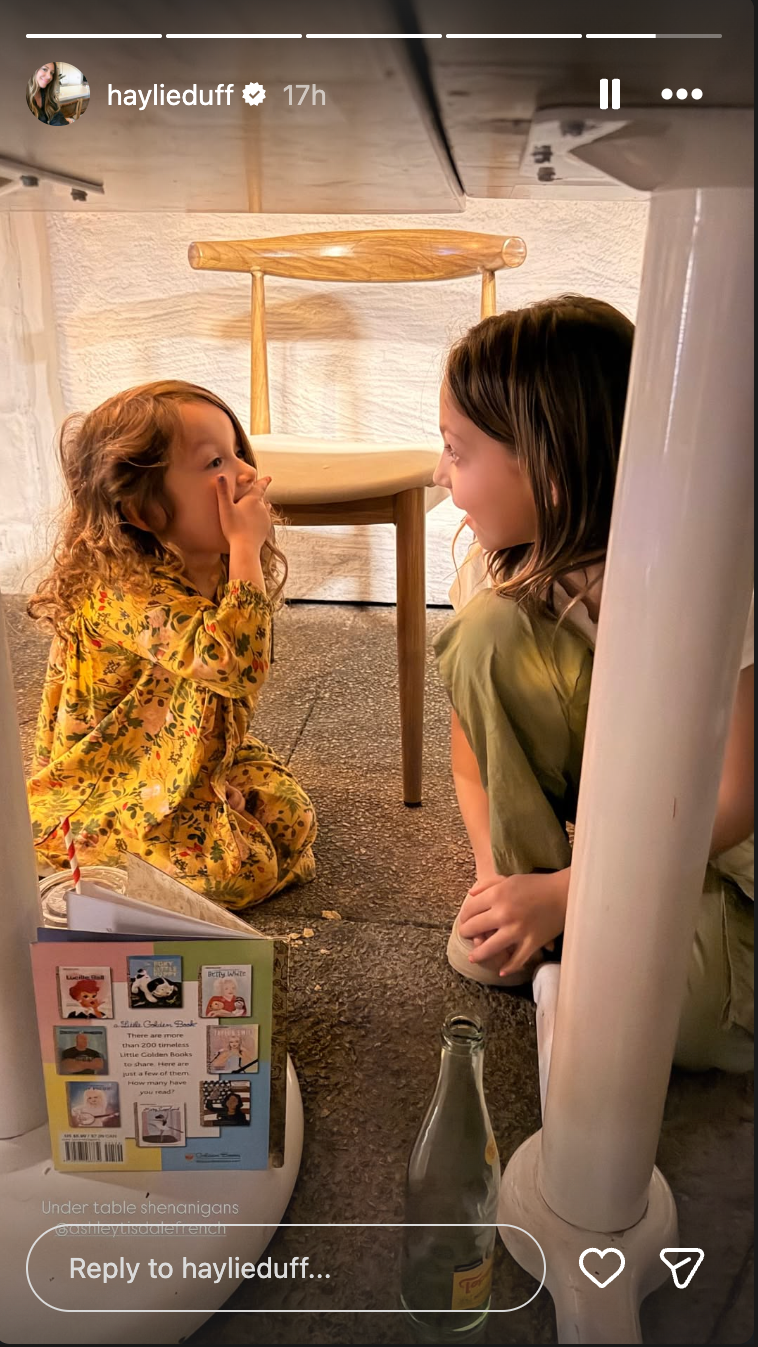Tisdale’s daughter, Jupiter, and Haylie’s daughter, Lulu, were photographed playing underneath a table