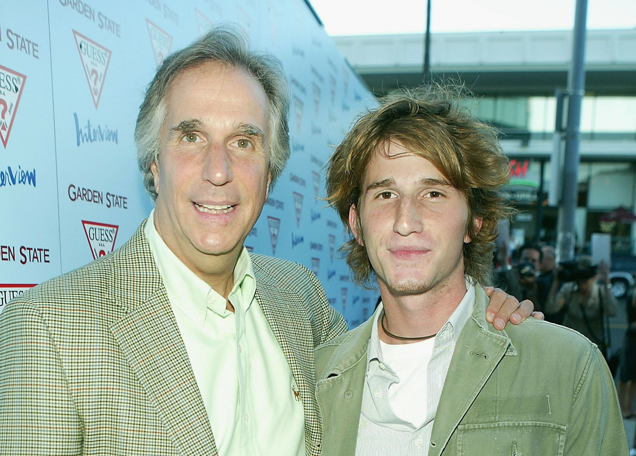 O filho de Henry Winkler, Max (retratado em 2004), namorou brevemente Mary-Kate Olsen no início dos anos 2000.